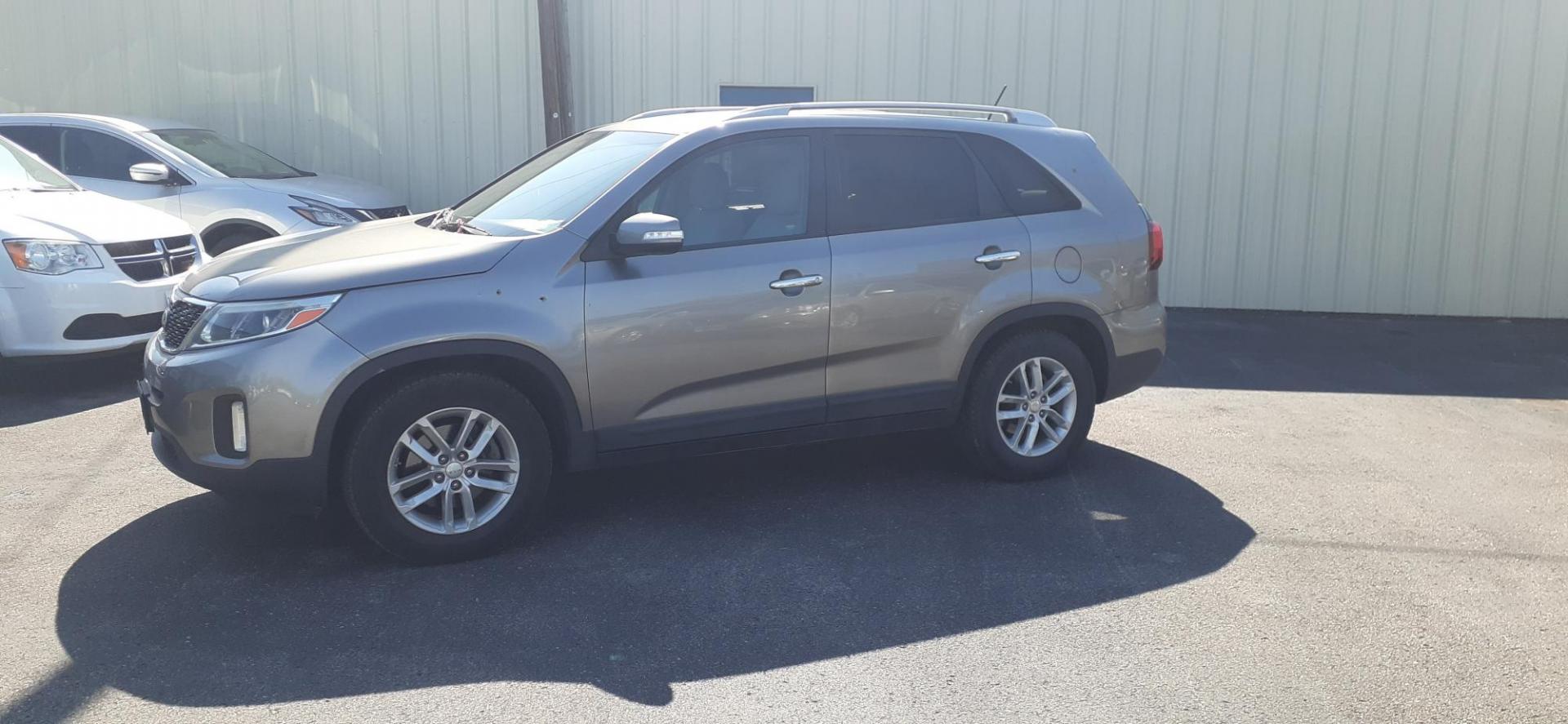 2015 Kia Sorento LX 2WD (5XYKT4A67FG) with an 2.4L L4 DOHC 16V engine, 6-Speed Automatic transmission, located at 2015 Cambell Street, Rapid City, SD, 57701, (605) 342-8326, 44.066433, -103.191772 - CARFAX AVAILABLE NO FINANCING AVAILABLE CASH SALE ONLY VEHICLE - Photo#0