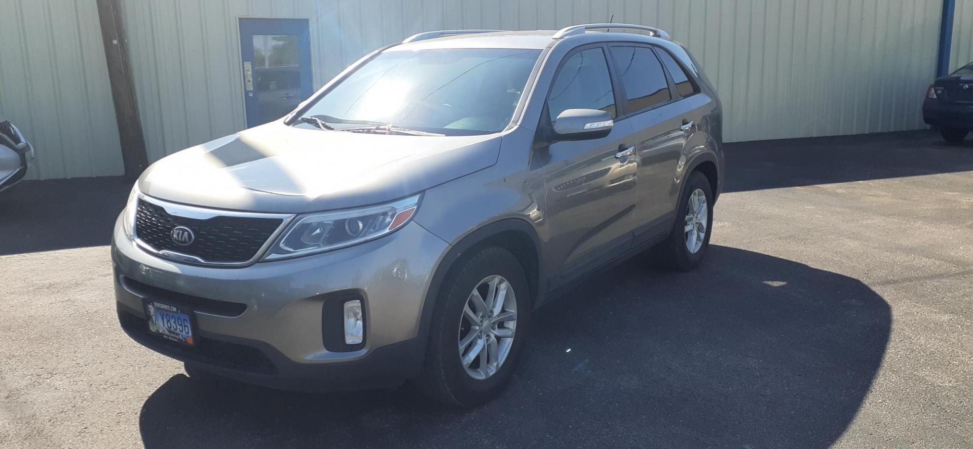 2015 Kia Sorento LX 2WD (5XYKT4A67FG) with an 2.4L L4 DOHC 16V engine, 6-Speed Automatic transmission, located at 2015 Cambell Street, Rapid City, SD, 57701, (605) 342-8326, 44.066433, -103.191772 - CARFAX AVAILABLE NO FINANCING AVAILABLE CASH SALE ONLY VEHICLE - Photo#1