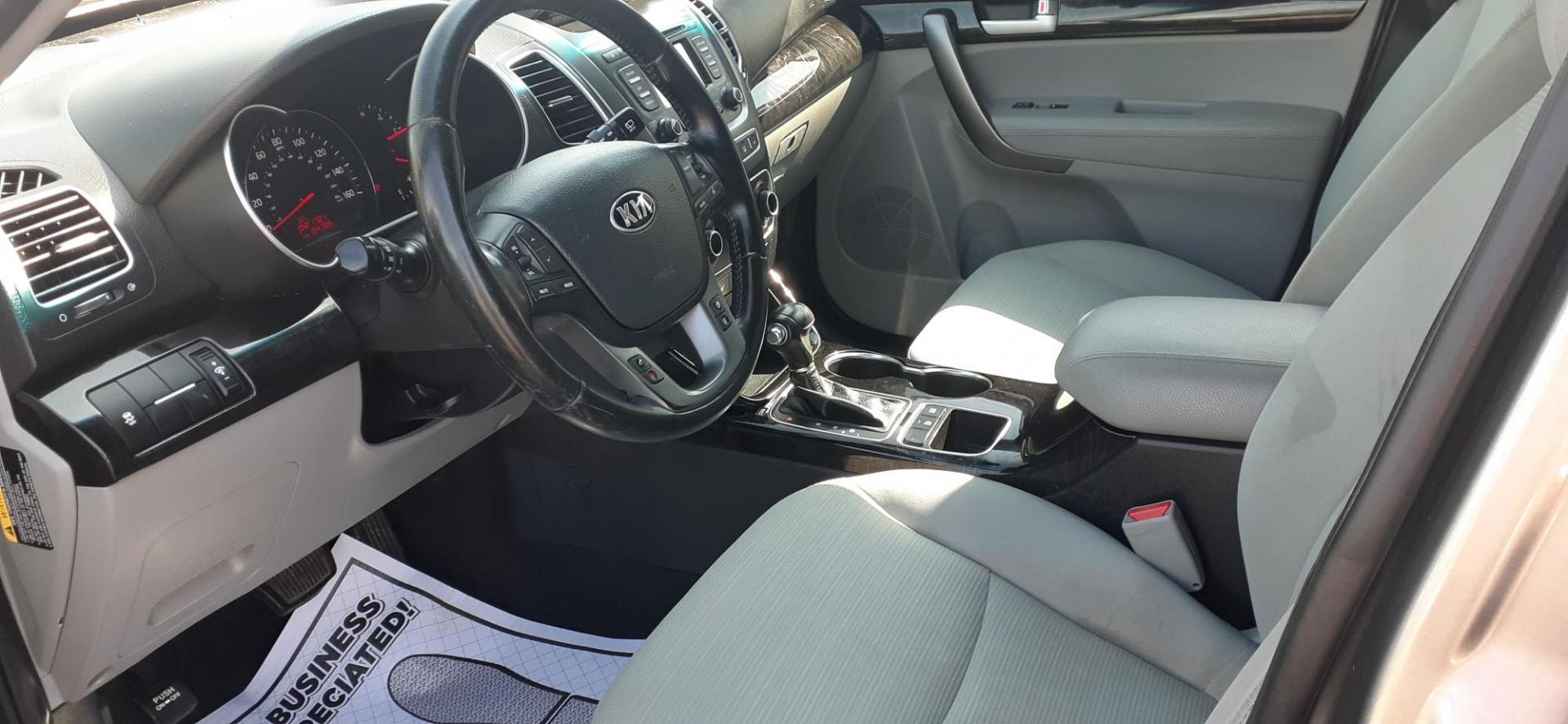 2015 Kia Sorento LX 2WD (5XYKT4A67FG) with an 2.4L L4 DOHC 16V engine, 6-Speed Automatic transmission, located at 2015 Cambell Street, Rapid City, SD, 57701, (605) 342-8326, 44.066433, -103.191772 - CARFAX AVAILABLE NO FINANCING AVAILABLE CASH SALE ONLY VEHICLE - Photo#5