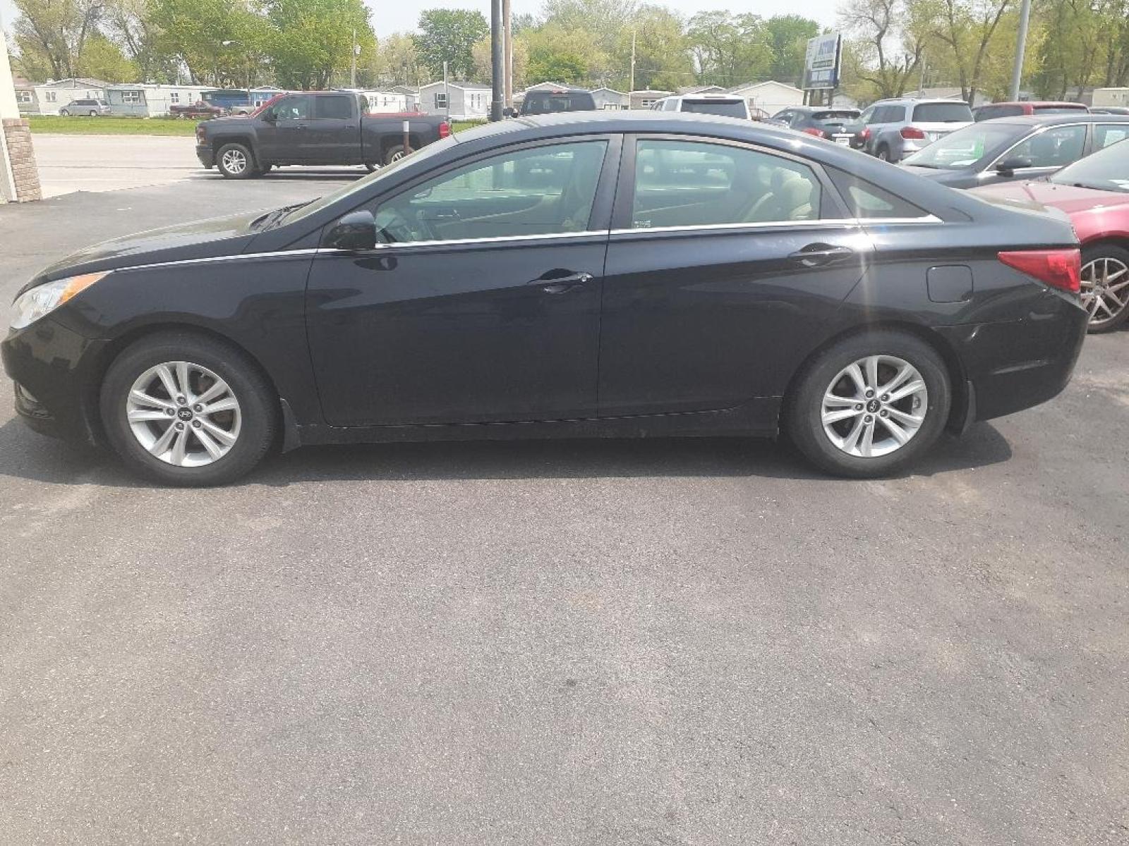 2013 Hyundai Sonata GLS (5NPEB4AC3DH) with an 2.4L L4 DOHC 16V engine, 6-Speed Automatic transmission, located at 2015 Cambell Street, Rapid City, SD, 57701, (605) 342-8326, 44.066433, -103.191772 - CARFAX AVAILABLE - Photo #0