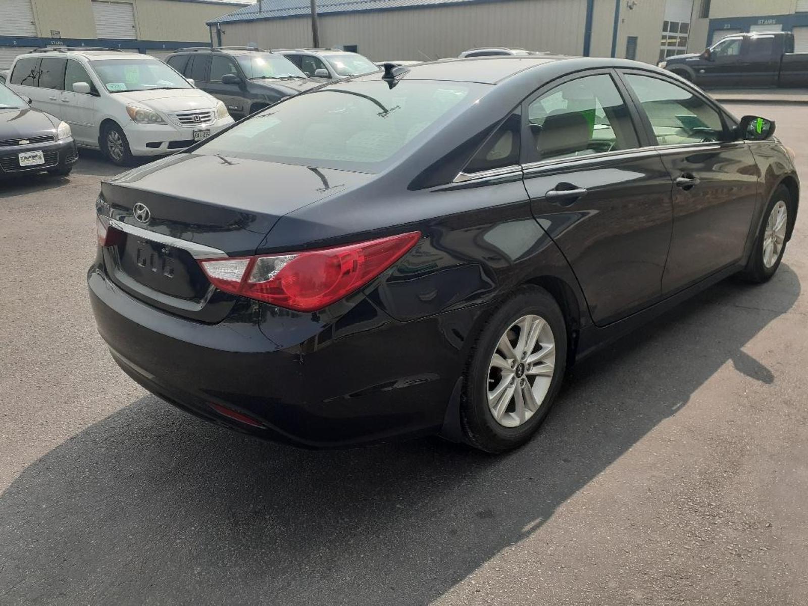 2013 Hyundai Sonata GLS (5NPEB4AC3DH) with an 2.4L L4 DOHC 16V engine, 6-Speed Automatic transmission, located at 2015 Cambell Street, Rapid City, SD, 57701, (605) 342-8326, 44.066433, -103.191772 - CARFAX AVAILABLE - Photo #4