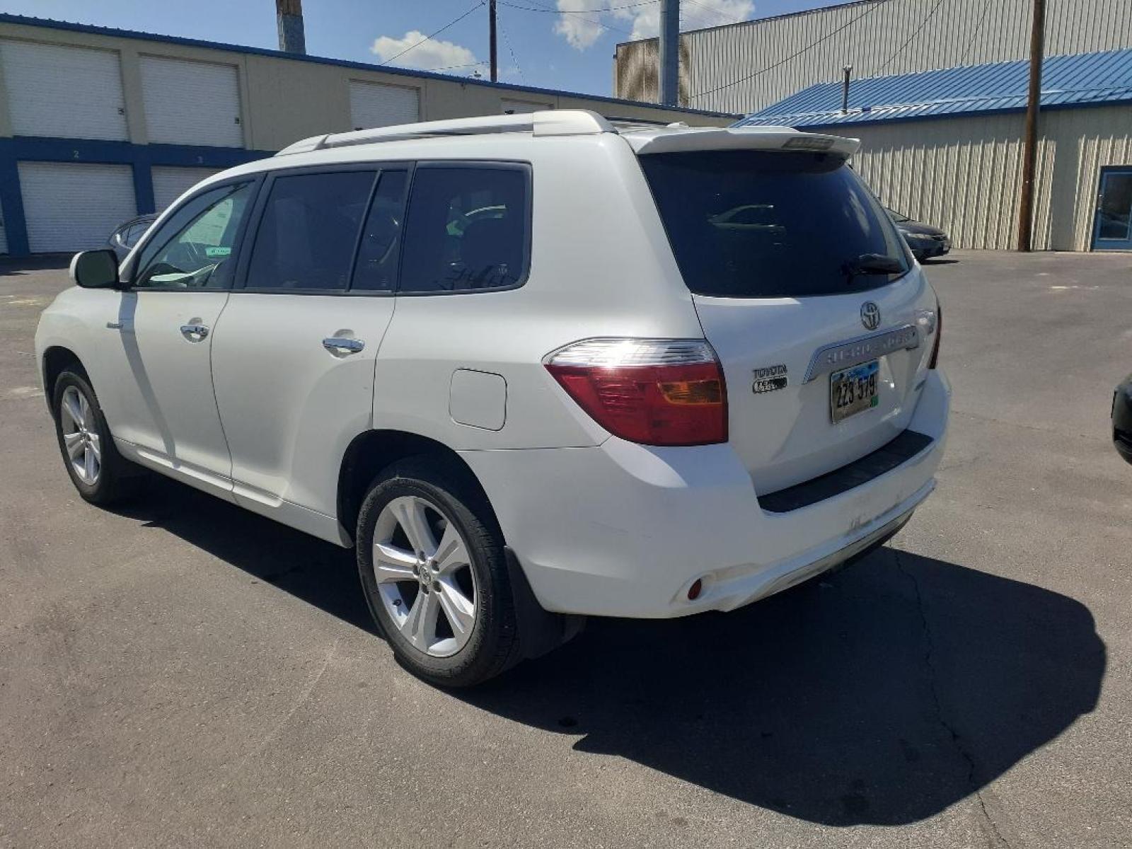 2009 Toyota Highlander Limited 4WD (JTEES42AX92) with an 3.5L V6 DOHC 24V engine, 5-Speed Automatic transmission, located at 2015 Cambell Street, Rapid City, SD, 57701, (605) 342-8326, 44.066433, -103.191772 - CARFAX AVAILABLE - Photo #2