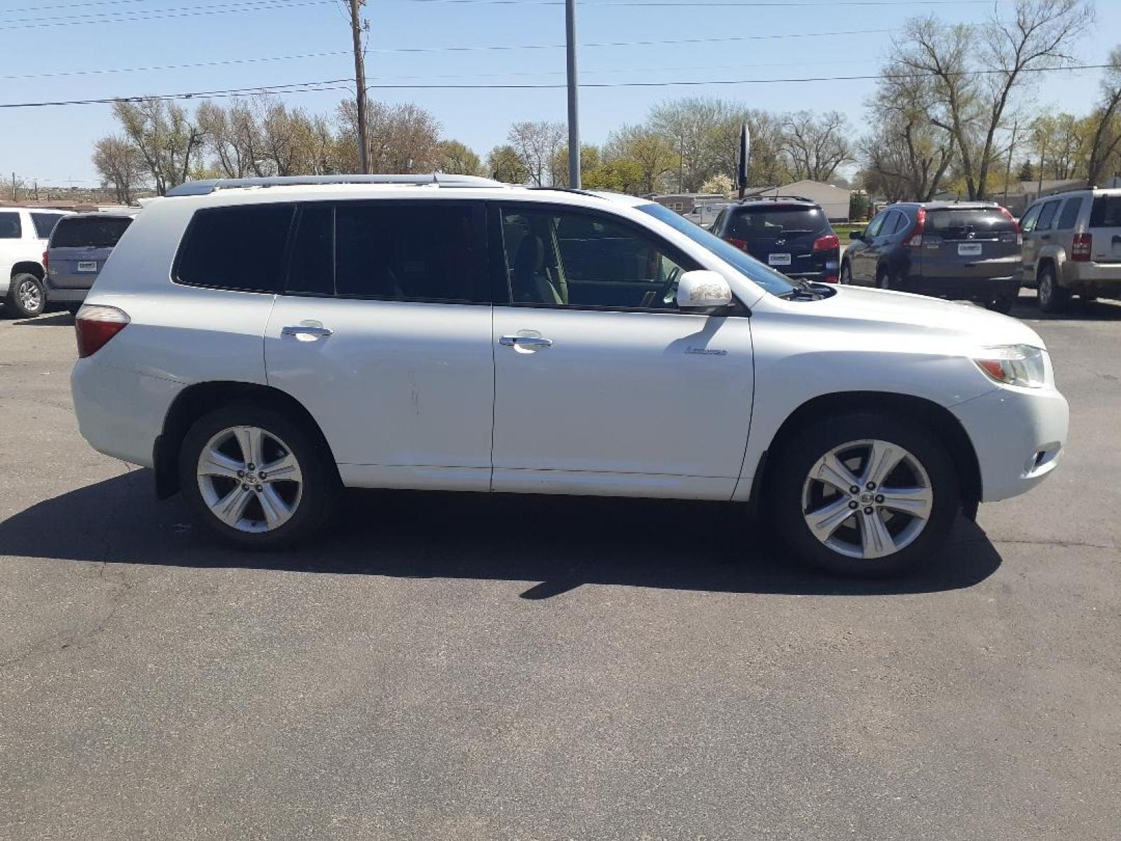 2009 Toyota Highlander Limited 4WD (JTEES42AX92) with an 3.5L V6 DOHC 24V engine, 5-Speed Automatic transmission, located at 2015 Cambell Street, Rapid City, SD, 57701, (605) 342-8326, 44.066433, -103.191772 - CARFAX AVAILABLE - Photo #5