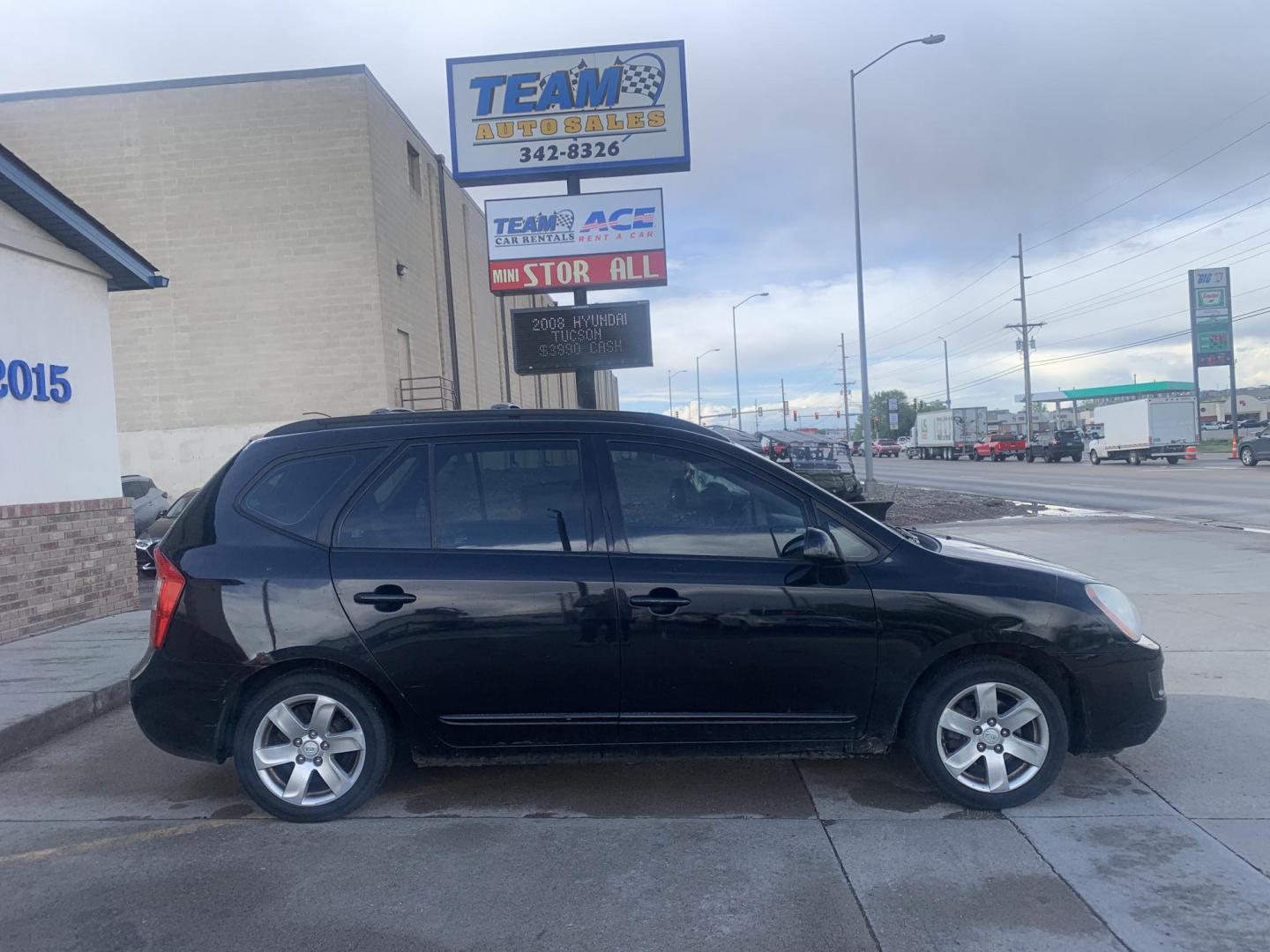 2008 Kia Rondo's photo