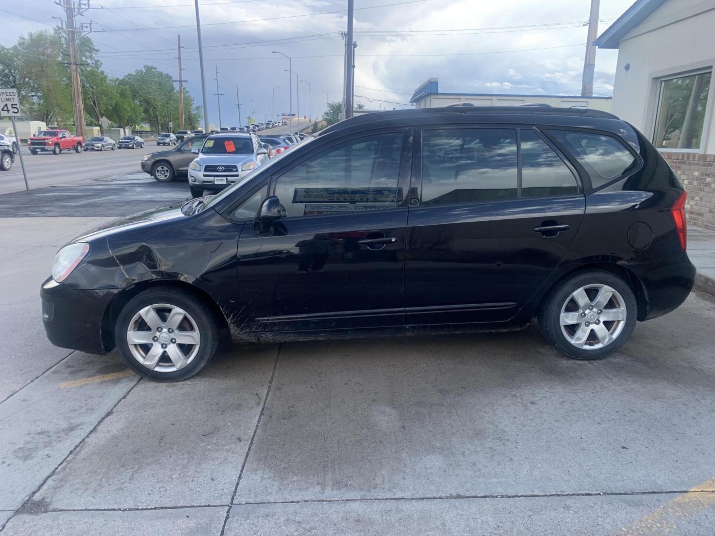 2008 Kia Rondo Base (KNAFG525187) with an 2.4L L4 DOHC 16V engine, 4-Speed Automatic Overdrive transmission, located at 2015 Cambell Street, Rapid City, SD, 57701, (605) 342-8326, 44.066433, -103.191772 - CARFAX AVAILABLE - Photo#2
