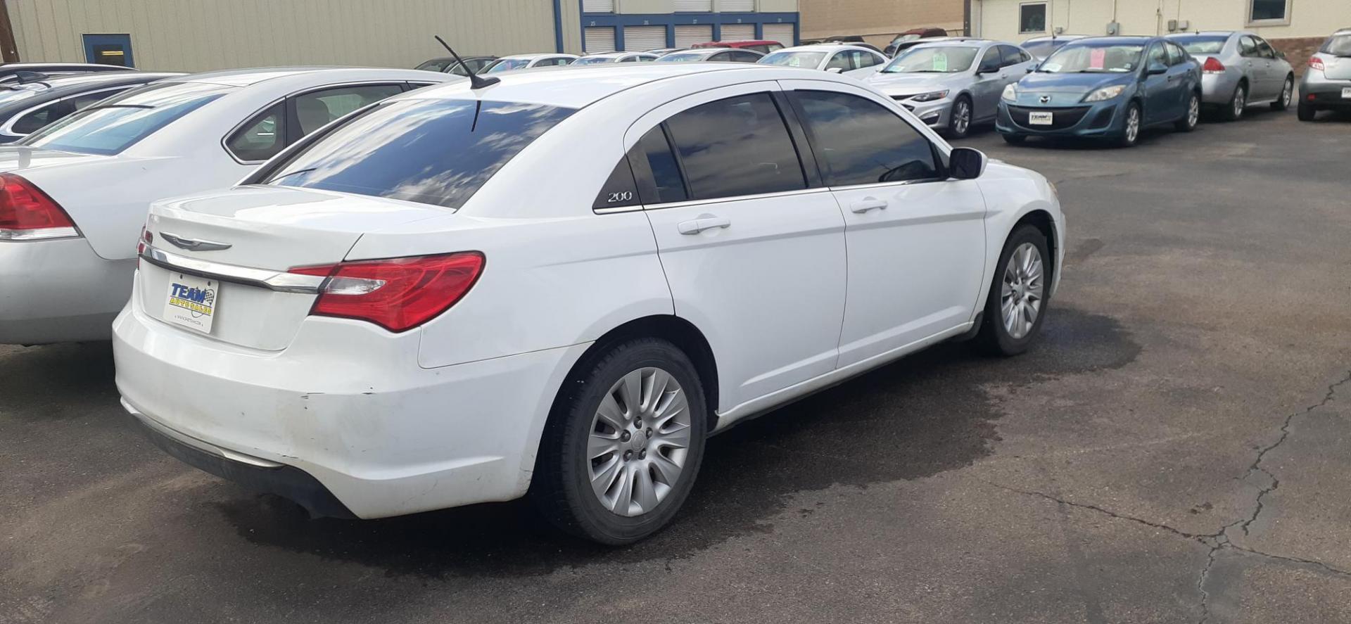 2014 Chrysler 200 LX (1C3CCBAB6EN) with an 2.4L L4 DOHC 16V engine, 6-Speed Automatic transmission, located at 2015 Cambell Street, Rapid City, SD, 57701, (605) 342-8326, 44.066433, -103.191772 - CARFAX AVAILABLE - Photo#4