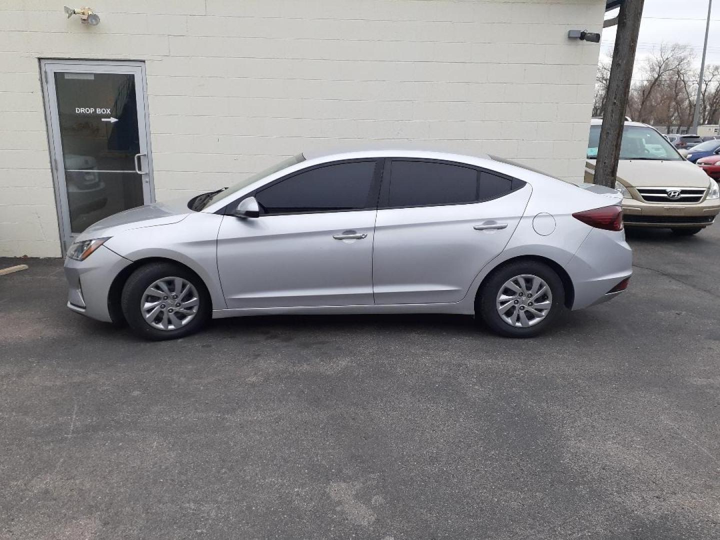 2019 Hyundai Elantra SE 6AT (KMHD74LF1KU) with an 1.8L L4 DOHC 16V engine, 6A transmission, located at 2015 Cambell Street, Rapid City, SD, 57701, (605) 342-8326, 44.066433, -103.191772 - CREDIT UNION FINANCING AVAILABLE WITH APPROVED CREDIT - Photo#0