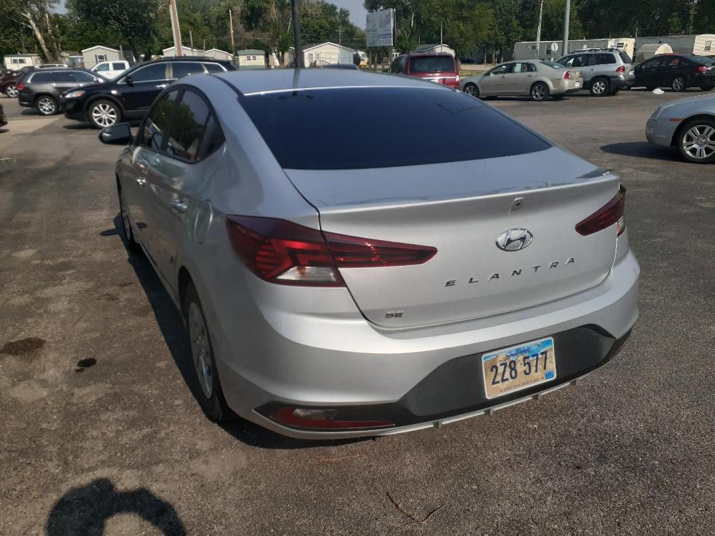 2019 Hyundai Elantra SE 6AT (KMHD74LF1KU) with an 1.8L L4 DOHC 16V engine, 6A transmission, located at 2015 Cambell Street, Rapid City, SD, 57701, (605) 342-8326, 44.066433, -103.191772 - CREDIT UNION FINANCING AVAILABLE WITH APPROVED CREDIT - Photo#4