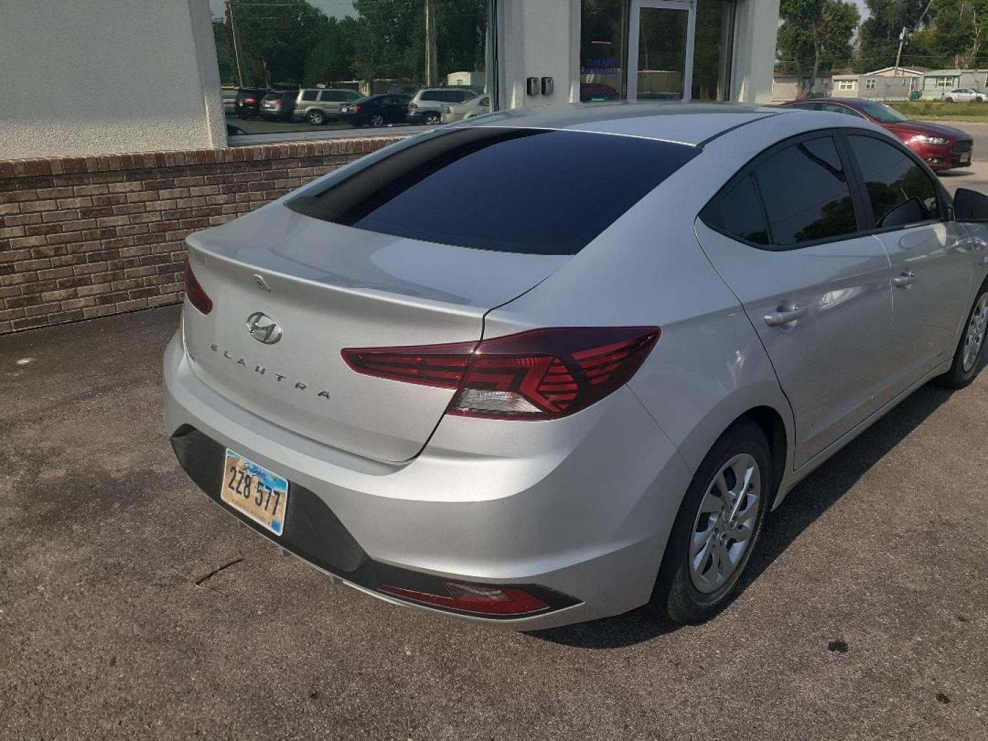 2019 Hyundai Elantra SE 6AT (KMHD74LF1KU) with an 1.8L L4 DOHC 16V engine, 6A transmission, located at 2015 Cambell Street, Rapid City, SD, 57701, (605) 342-8326, 44.066433, -103.191772 - CREDIT UNION FINANCING AVAILABLE WITH APPROVED CREDIT - Photo#5