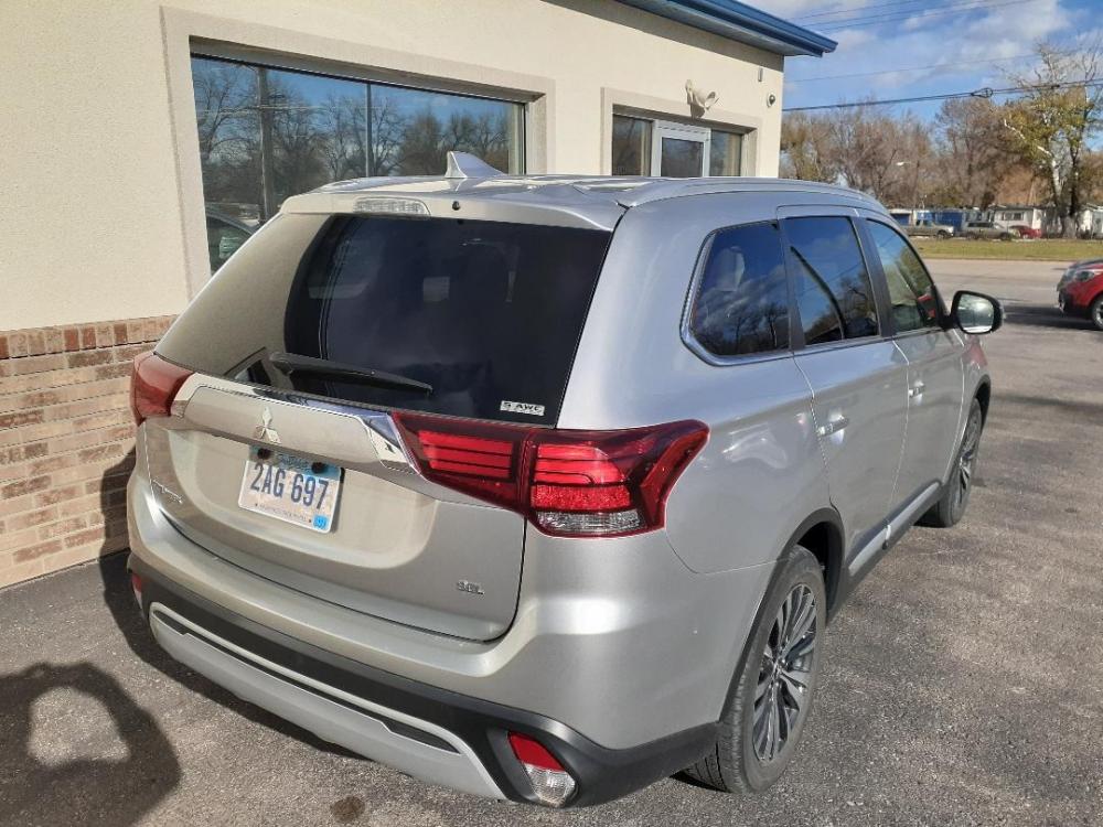 2020 Mitsubishi Outlander SEL AWD (JA4AZ3A3XLZ) with an 2.4L L4 DOHC 16V engine, CVT transmission, located at 2015 Cambell Street, Rapid City, SD, 57701, (605) 342-8326, 44.066433, -103.191772 - CREDIT UNION FINANCING AVAILABLE WITH APPROVED CREDIT - Photo #9