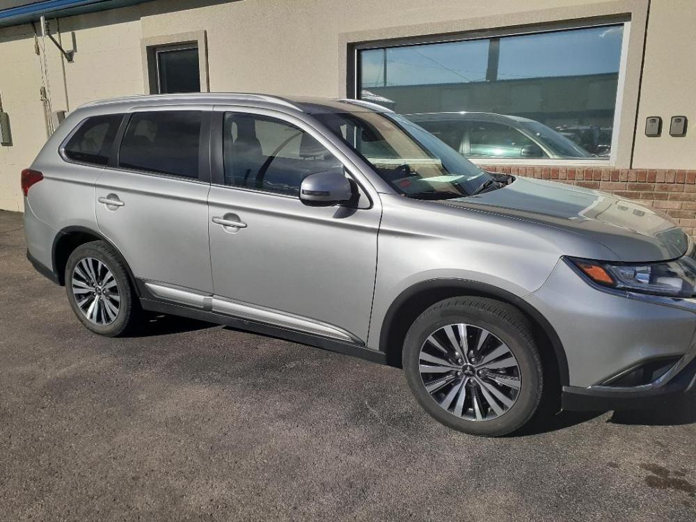 2020 Mitsubishi Outlander SEL AWD (JA4AZ3A3XLZ) with an 2.4L L4 DOHC 16V engine, CVT transmission, located at 2015 Cambell Street, Rapid City, SD, 57701, (605) 342-8326, 44.066433, -103.191772 - CREDIT UNION FINANCING AVAILABLE WITH APPROVED CREDIT - Photo #12