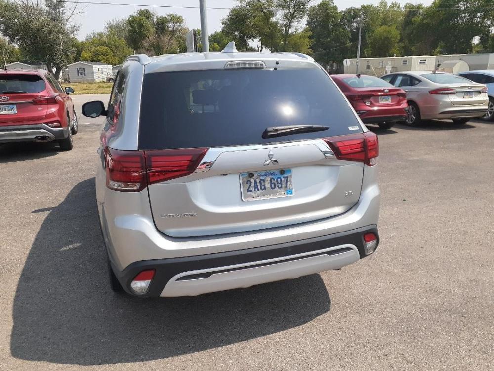 2020 Mitsubishi Outlander SEL AWD (JA4AZ3A3XLZ) with an 2.4L L4 DOHC 16V engine, CVT transmission, located at 2015 Cambell Street, Rapid City, SD, 57701, (605) 342-8326, 44.066433, -103.191772 - CREDIT UNION FINANCING AVAILABLE WITH APPROVED CREDIT - Photo #2