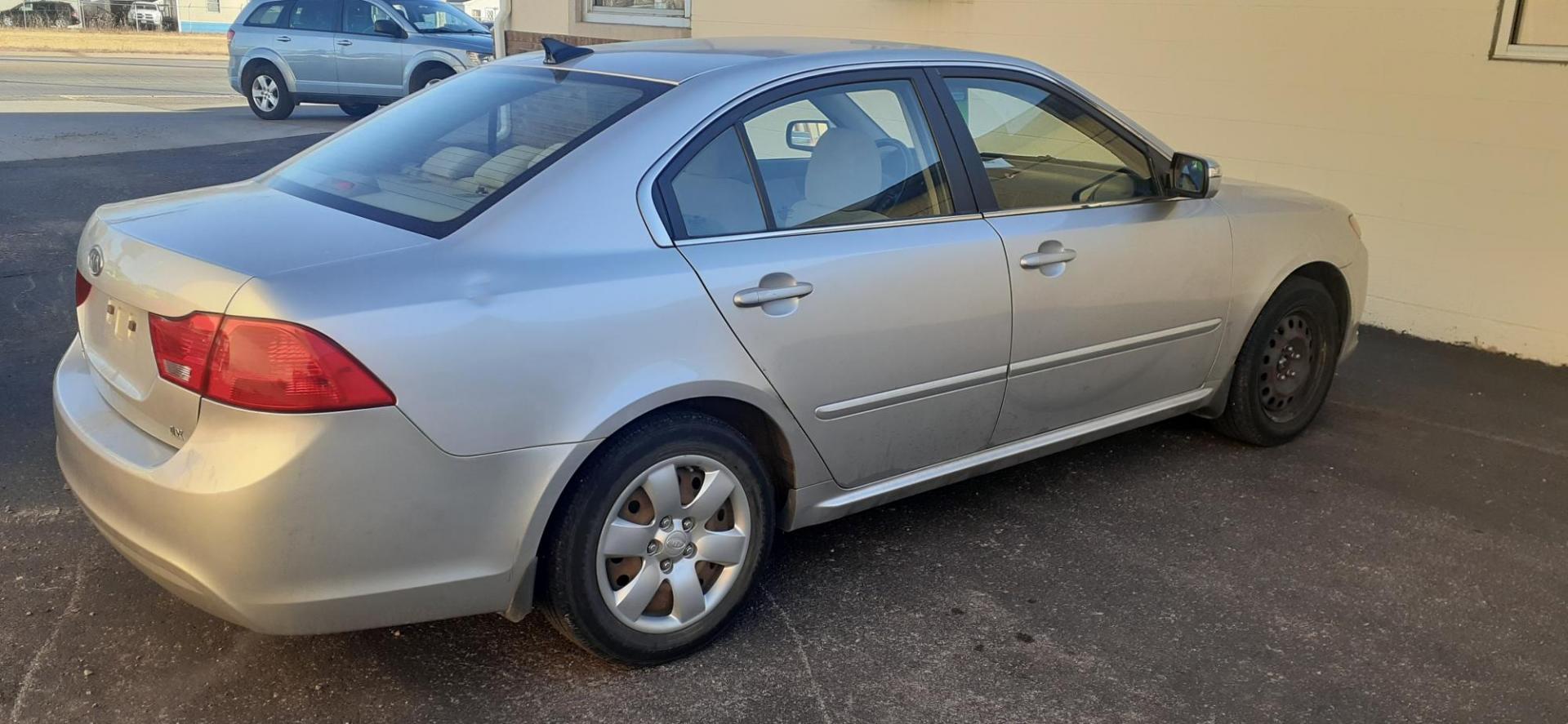 2009 Kia Optima EX (KNAGE228995) with an 2.4L L4 DOHC 16V engine, 4-Speed Automatic transmission, located at 2015 Cambell Street, Rapid City, SD, 57701, (605) 342-8326, 44.066433, -103.191772 - CARFAX AVAILABLE - Photo#2