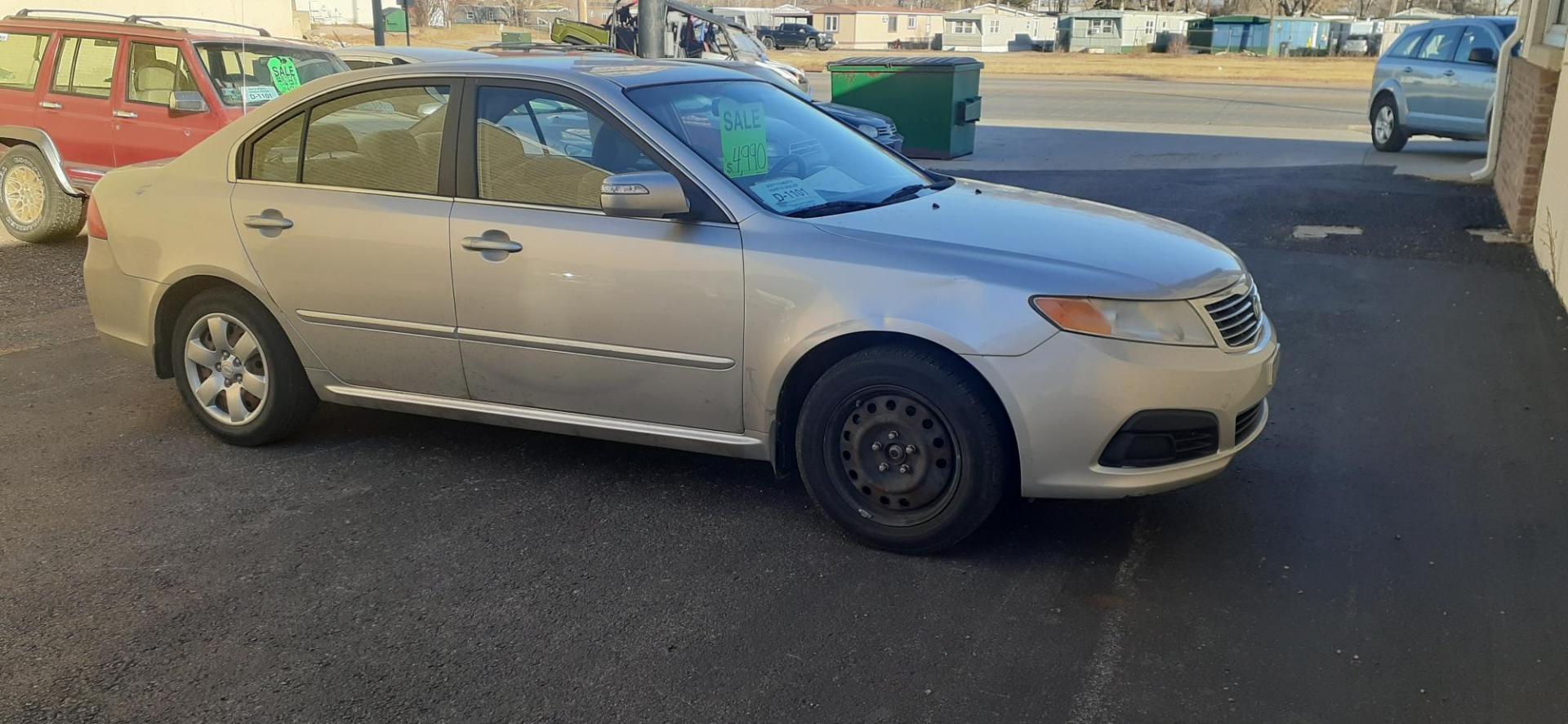 2009 Kia Optima EX (KNAGE228995) with an 2.4L L4 DOHC 16V engine, 4-Speed Automatic transmission, located at 2015 Cambell Street, Rapid City, SD, 57701, (605) 342-8326, 44.066433, -103.191772 - CARFAX AVAILABLE - Photo#4