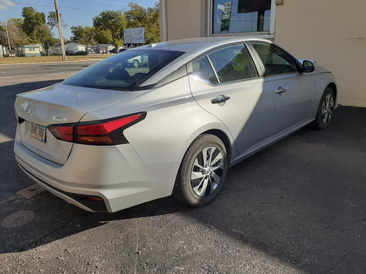 2020 Nissan Altima 2.5 S (1N4BL4BV1LN) with an 2.5L L4 DOHC 16V engine, CVT transmission, located at 2015 Cambell Street, Rapid City, SD, 57701, (605) 342-8326, 44.066433, -103.191772 - CREDIT UNION FINANCING AVAILABLE WITH APPROVED CREDIT - Photo#3