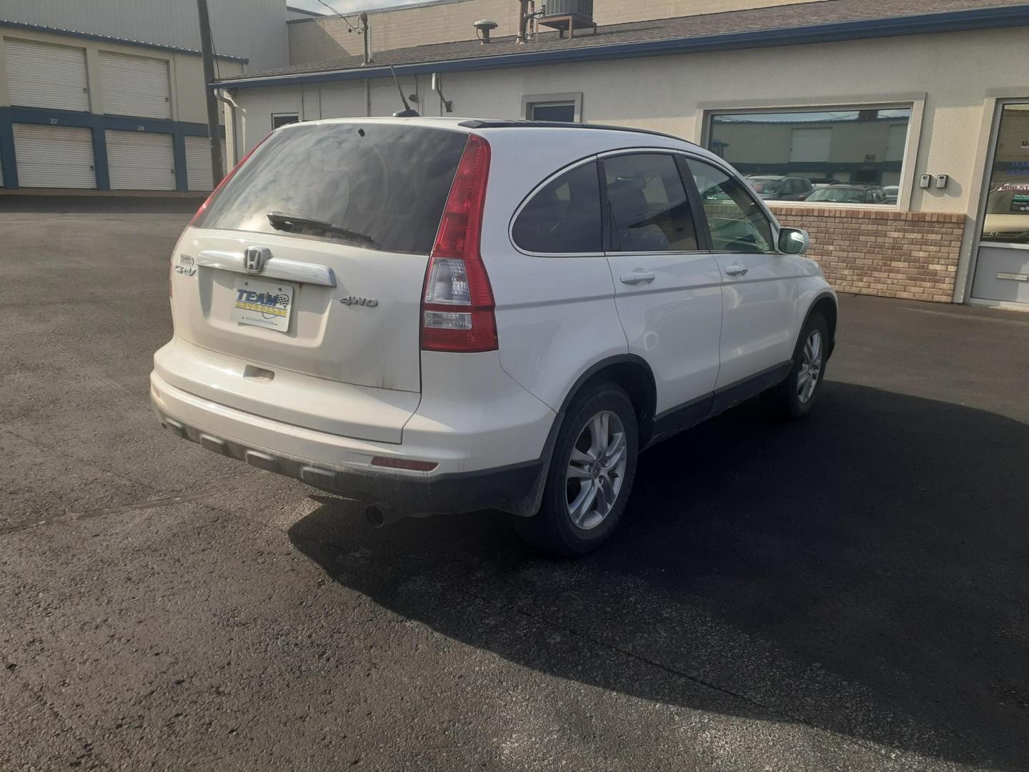 2011 Honda CR-V EX-L 4WD 5-Speed AT (5J6RE4H73BL) with an 2.4L L4 DOHC 16V engine, 5-Speed Automatic transmission, located at 2015 Cambell Street, Rapid City, SD, 57701, (605) 342-8326, 44.066433, -103.191772 - CARFAX AVAILABLE NO FINANCING AVAILABLE CASH ONLY VEHICLE - Photo#3