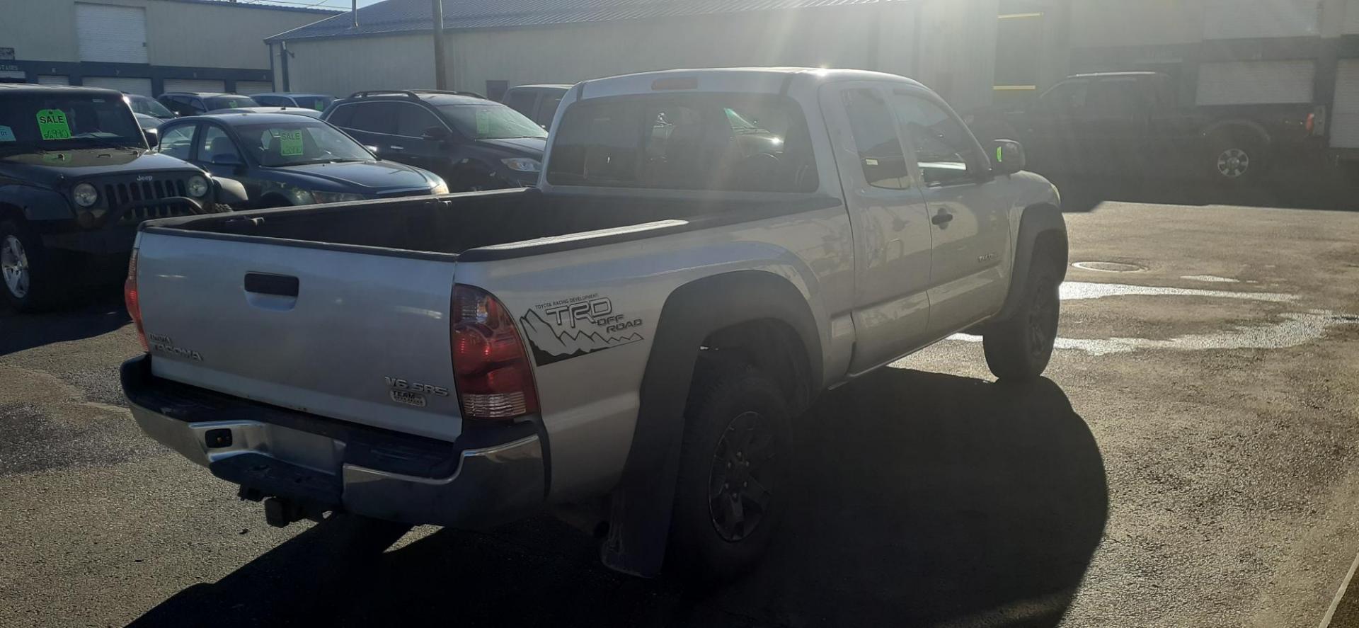 2008 Toyota Tacoma Access Cab V6 4WD (5TEUU42N88Z) with an 4.0L V6 DOHC 24V engine, 5-Speed Automatic Overdrive transmission, located at 2015 Cambell Street, Rapid City, SD, 57701, (605) 342-8326, 44.066433, -103.191772 - CARFAX AVAILABLE - Photo#8