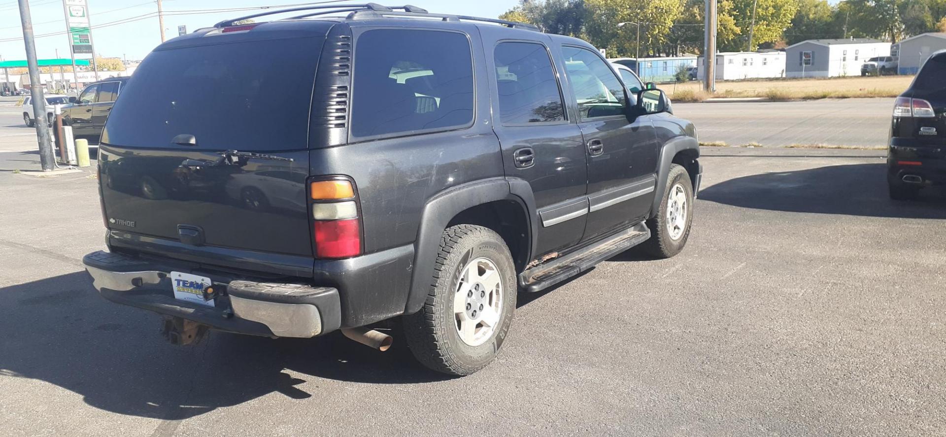 2006 Chevrolet Tahoe 4WD (1GNEK13Z66J) with an 5.3L V8 OHV 16V FFV engine, 4-Speed Automatic Overdrive transmission, located at 2015 Cambell Street, Rapid City, SD, 57701, (605) 342-8326, 44.066433, -103.191772 - CARFAX AVAILABLE - Photo#5