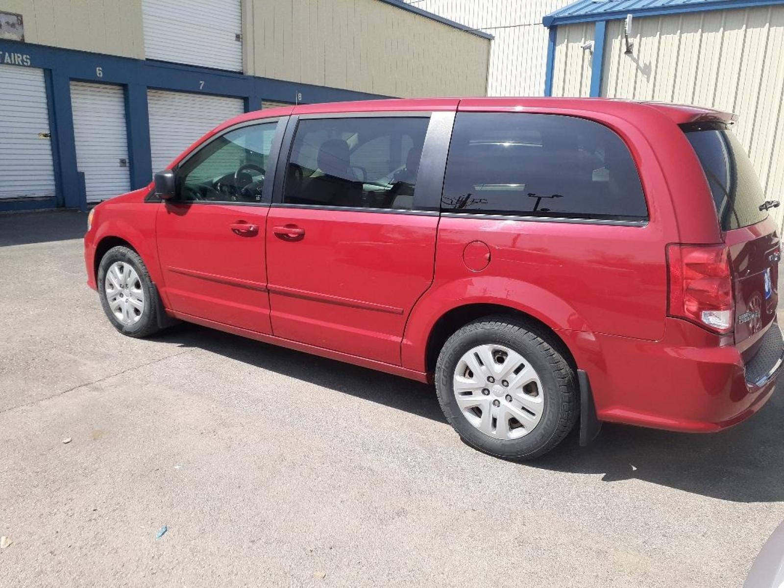 2015 Dodge Grand Caravan SE (2C4RDGBG9FR) with an 3.6L V6 DOHC 24V engine, 6-Speed Automatic transmission, located at 2015 Cambell Street, Rapid City, SD, 57701, (605) 342-8326, 44.066433, -103.191772 - CARFAX AVAILALBE - Photo #2
