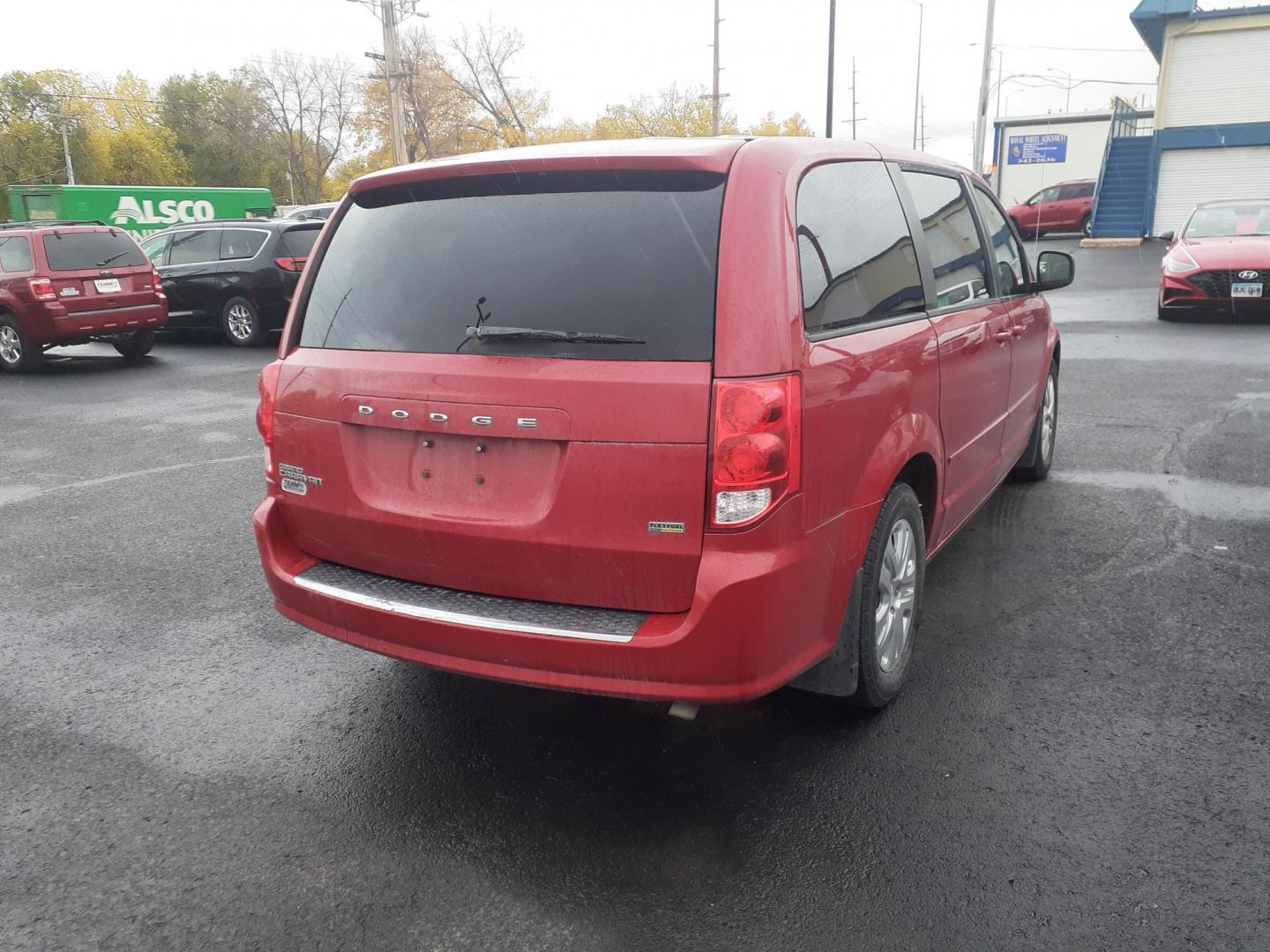 2015 Dodge Grand Caravan SE (2C4RDGBG9FR) with an 3.6L V6 DOHC 24V engine, 6-Speed Automatic transmission, located at 2015 Cambell Street, Rapid City, SD, 57701, (605) 342-8326, 44.066433, -103.191772 - CARFAX AVAILALBE - Photo#3