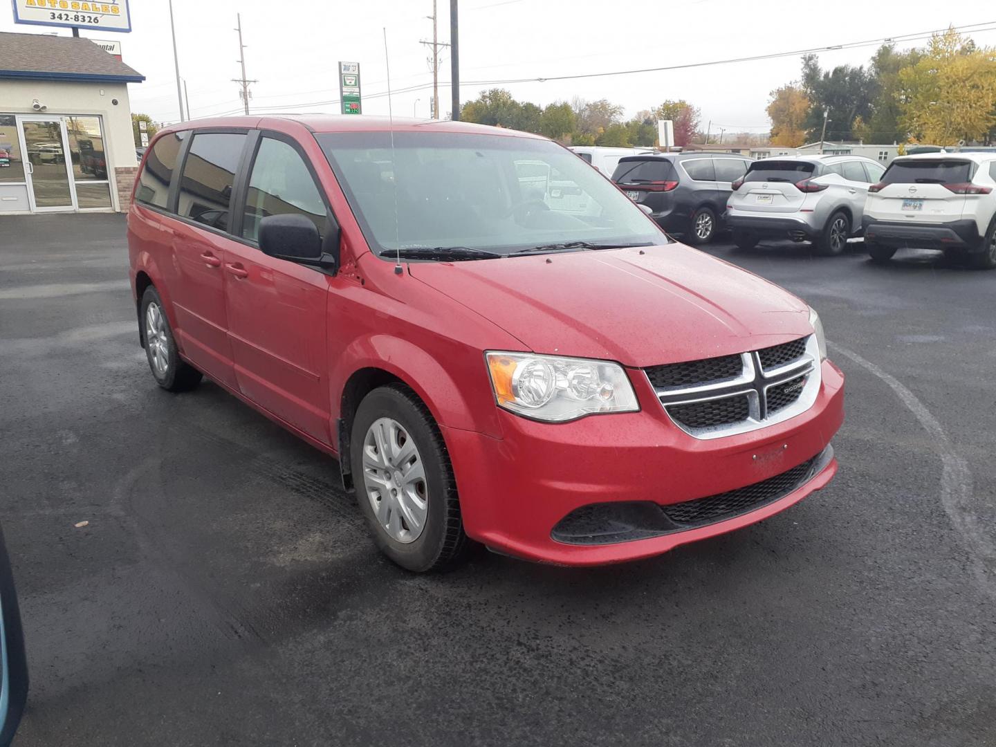 2015 Dodge Grand Caravan SE (2C4RDGBG9FR) with an 3.6L V6 DOHC 24V engine, 6-Speed Automatic transmission, located at 2015 Cambell Street, Rapid City, SD, 57701, (605) 342-8326, 44.066433, -103.191772 - CARFAX AVAILALBE - Photo#4