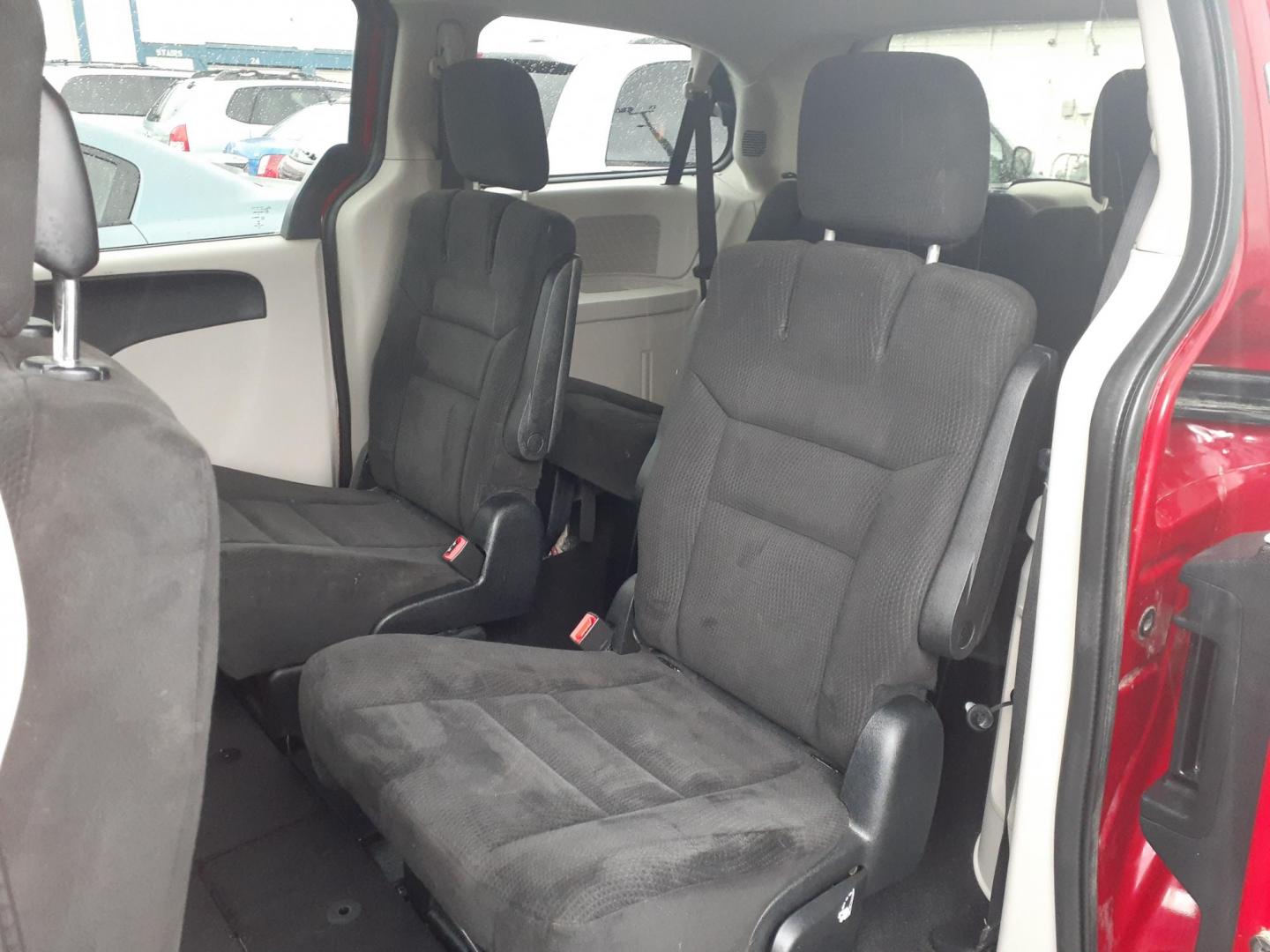 2015 Dodge Grand Caravan SE (2C4RDGBG9FR) with an 3.6L V6 DOHC 24V engine, 6-Speed Automatic transmission, located at 2015 Cambell Street, Rapid City, SD, 57701, (605) 342-8326, 44.066433, -103.191772 - CARFAX AVAILALBE - Photo#6