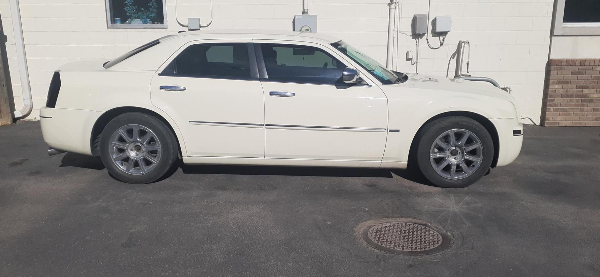 2010 Chrysler 300 Touring (2C3CA5CV1AH) with an 3.5L V6 SOHC 24V engine, 4-Speed Automatic transmission, located at 2015 Cambell Street, Rapid City, SD, 57701, (605) 342-8326, 44.066433, -103.191772 - CARFAX AVAILABLE - Photo#2