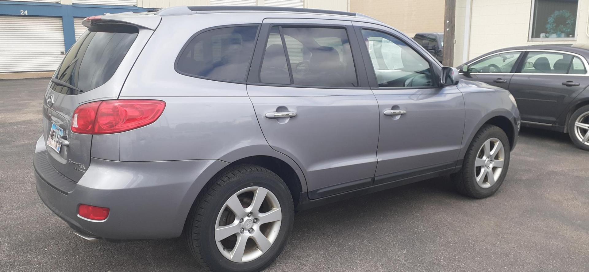 2008 Hyundai Santa Fe Limited AWD (5NMSH73EX8H) with an 3.3L V6 DOHC 24V engine, 5-Speed Automatic Overdrive transmission, located at 2015 Cambell Street, Rapid City, SD, 57701, (605) 342-8326, 44.066433, -103.191772 - CARFAX AVAILABLE NO FINANCING AVAILABLE CASH SALE VEHICLE - Photo#2