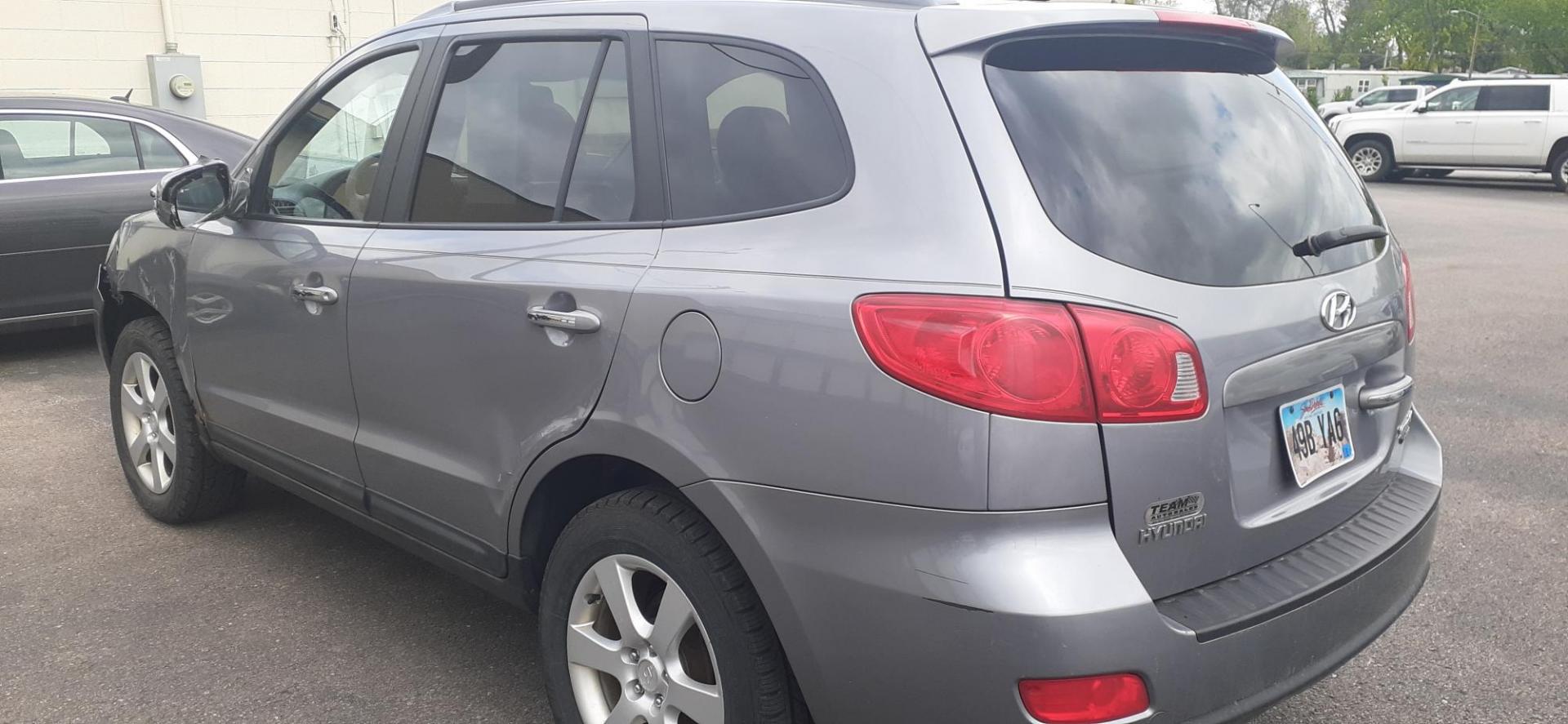 2008 Hyundai Santa Fe Limited AWD (5NMSH73EX8H) with an 3.3L V6 DOHC 24V engine, 5-Speed Automatic Overdrive transmission, located at 2015 Cambell Street, Rapid City, SD, 57701, (605) 342-8326, 44.066433, -103.191772 - CARFAX AVAILABLE NO FINANCING AVAILABLE CASH SALE VEHICLE - Photo#3