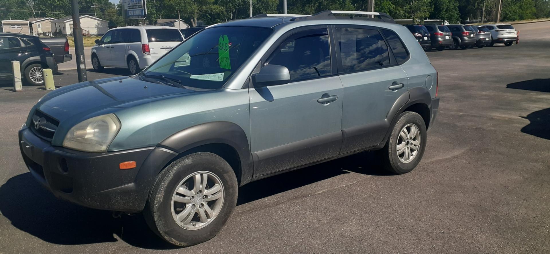 2006 Hyundai Tucson GLS 2.7 4WD (KM8JN72D76U) with an 2.6L V6 DOHC 24V engine, 4-Speed Automatic Overdrive transmission, located at 2015 Cambell Street, Rapid City, SD, 57701, (605) 342-8326, 44.066433, -103.191772 - CARFAX AVAILABLE - Photo#1