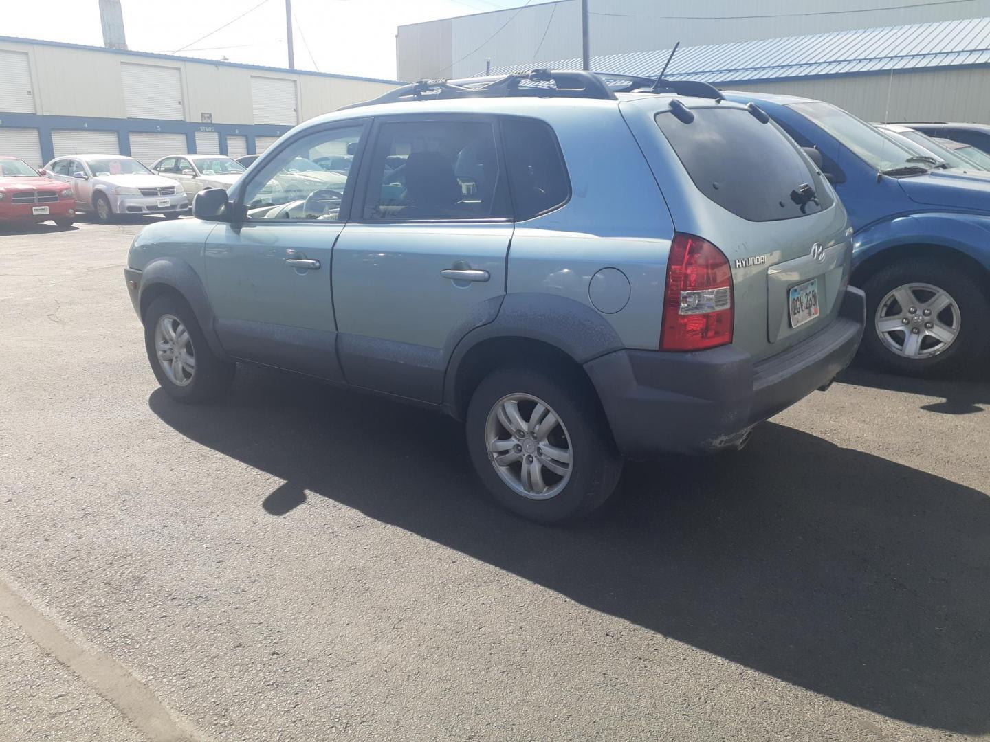 2008 Hyundai Tucson Limited 2.7 2WD (KM8JN12D28U) with an 2.7L V6 DOHC 24V engine, 4-Speed Automatic transmission, located at 2015 Cambell Street, Rapid City, SD, 57701, (605) 342-8326, 44.066433, -103.191772 - CARFAX AVAILABLE CASH ONLY VEHICLE NO FINANCING AVAILABLE - Photo#2
