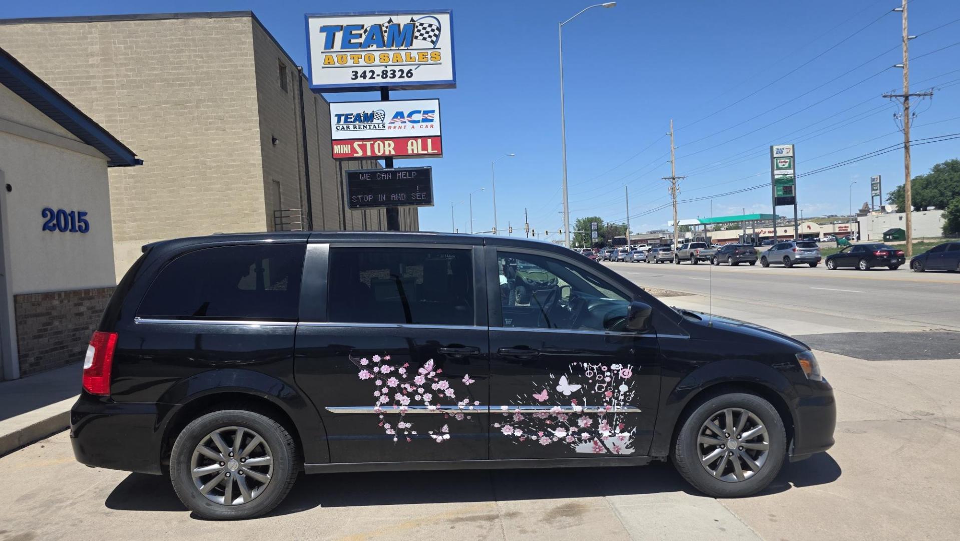 2016 Chrysler Town & Country S (2C4RC1HG0GR) with an 3.6L V6 DOHC 24V engine, 6A transmission, located at 2015 Cambell Street, Rapid City, SD, 57701, (605) 342-8326, 44.066433, -103.191772 - CARFAX AVAILABLE - Photo#0
