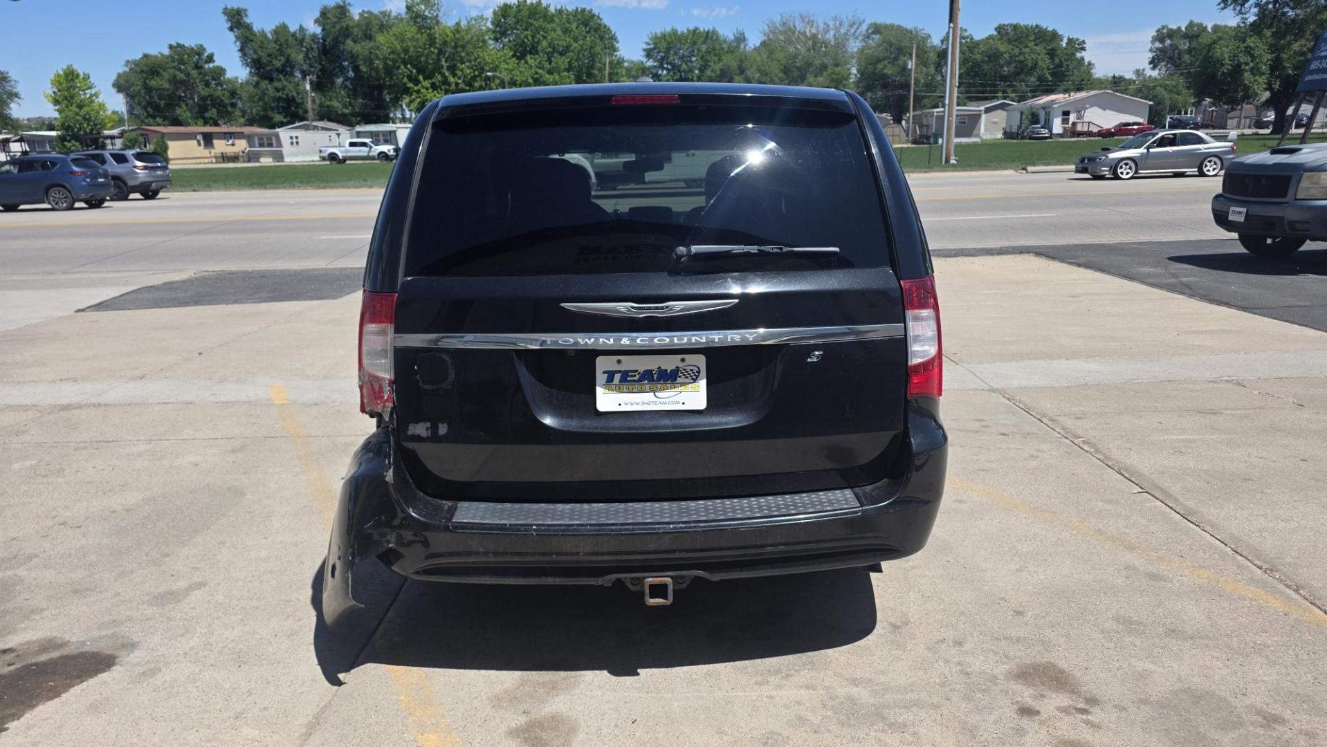 2016 Chrysler Town & Country S (2C4RC1HG0GR) with an 3.6L V6 DOHC 24V engine, 6A transmission, located at 2015 Cambell Street, Rapid City, SD, 57701, (605) 342-8326, 44.066433, -103.191772 - CARFAX AVAILABLE - Photo#2