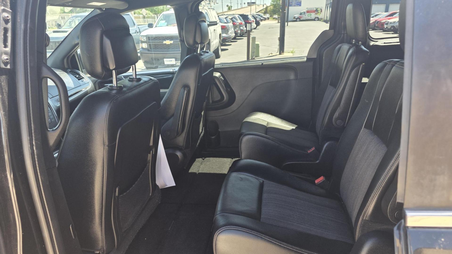 2016 Chrysler Town & Country S (2C4RC1HG0GR) with an 3.6L V6 DOHC 24V engine, 6A transmission, located at 2015 Cambell Street, Rapid City, SD, 57701, (605) 342-8326, 44.066433, -103.191772 - CARFAX AVAILABLE - Photo#4