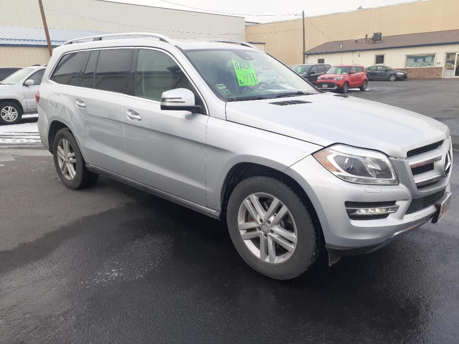 2016 Mercedes-Benz GL-Class GL450 4MATIC (4JGDF6EEXGA) with an 3.0L V6 DOHC 24V TURBO engine, 7A transmission, located at 2015 Cambell Street, Rapid City, SD, 57701, (605) 342-8326, 44.066433, -103.191772 - CARFAX AVAILABLE - Photo #2