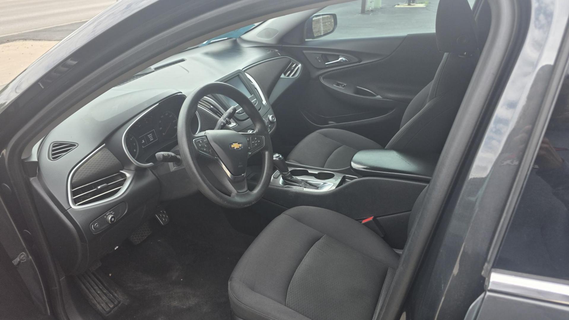 2017 Chevrolet Malibu 1FL (1G1ZC5ST8HF) with an 1.5L L4 DOHC 16V engine, 6A transmission, located at 2015 Cambell Street, Rapid City, SD, 57701, (605) 342-8326, 44.066433, -103.191772 - CARFAX AVAILABLE FRESH TRADE- Photo#4