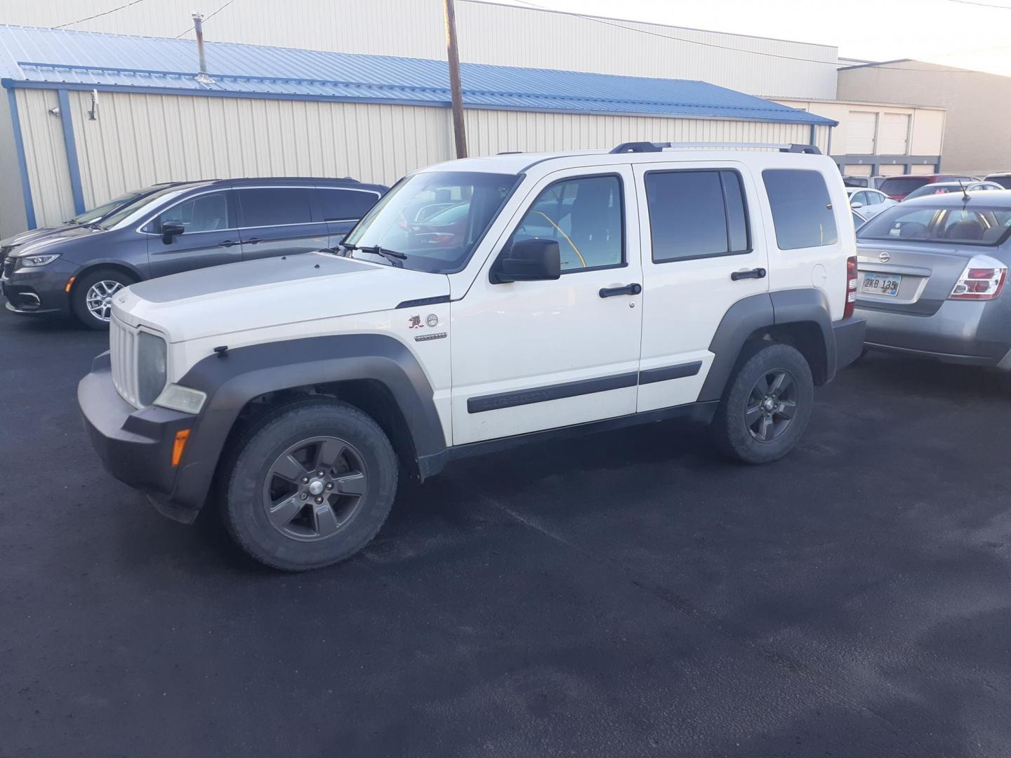 2010 Jeep Liberty Renegade 4WD (1J4PN3GK9AW) with an 3.7L V6 SOHC 12V engine, 4-Speed Automatic transmission, located at 2015 Cambell Street, Rapid City, SD, 57701, (605) 342-8326, 44.066433, -103.191772 - CARFAX AVAILALBE - Photo#5