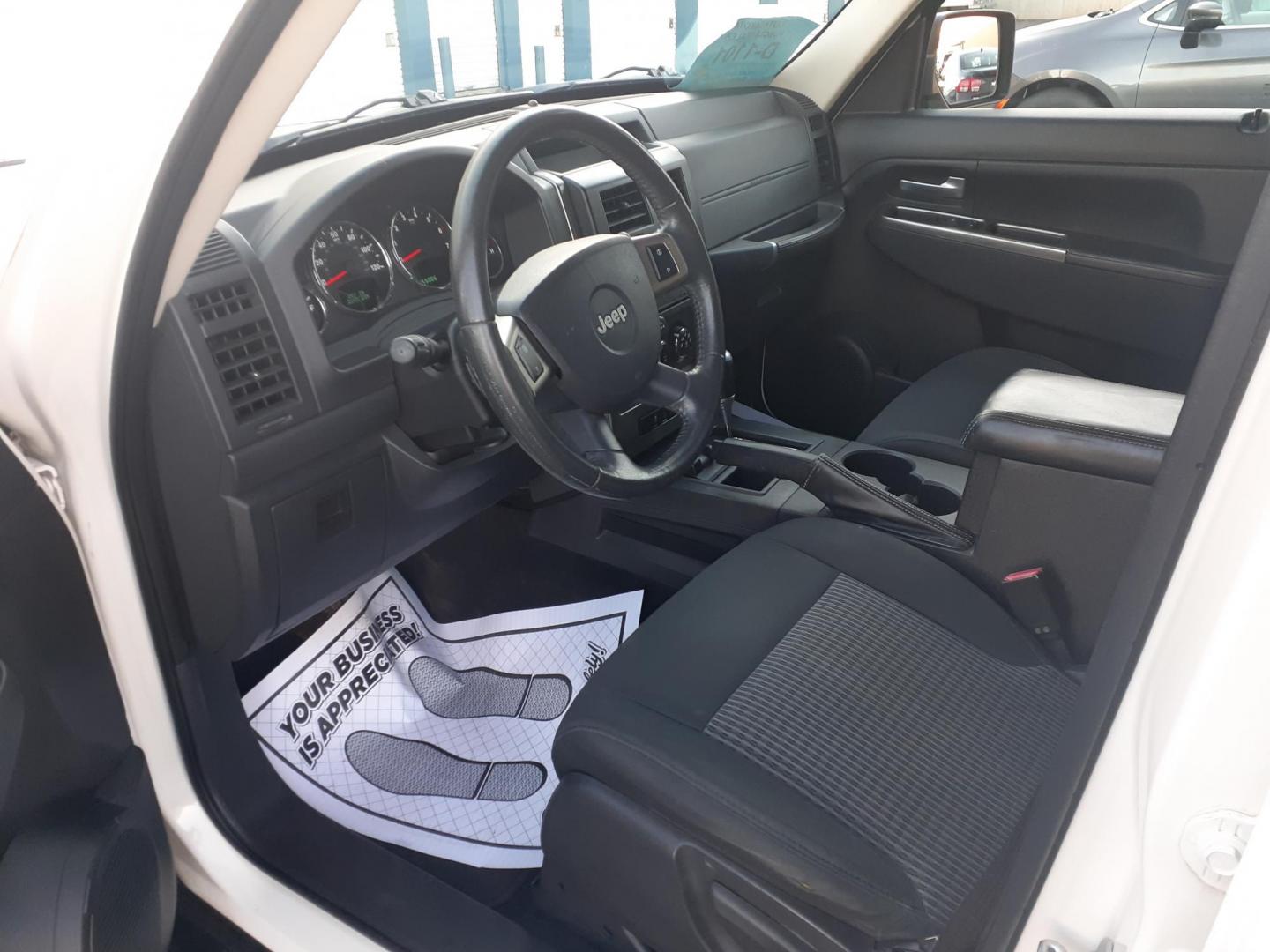 2010 Jeep Liberty Renegade 4WD (1J4PN3GK9AW) with an 3.7L V6 SOHC 12V engine, 4-Speed Automatic transmission, located at 2015 Cambell Street, Rapid City, SD, 57701, (605) 342-8326, 44.066433, -103.191772 - CARFAX AVAILALBE - Photo#6