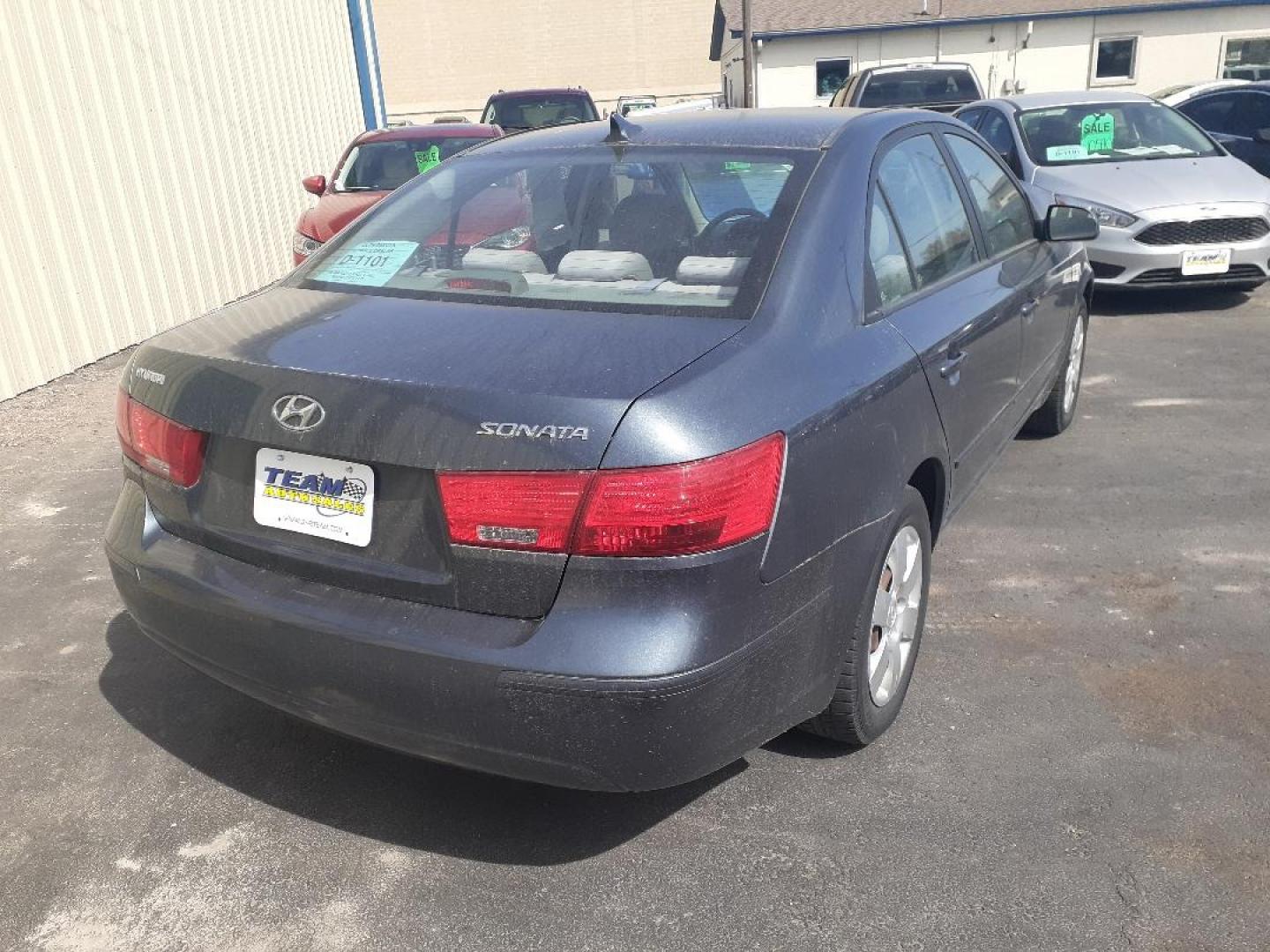 2009 Hyundai Sonata GLS (5NPET46C29H) with an 2.4L L4 DOHC 16V engine, located at 2015 Cambell Street, Rapid City, SD, 57701, (605) 342-8326, 44.066433, -103.191772 - CARFAX AVAILABLE - Photo#2