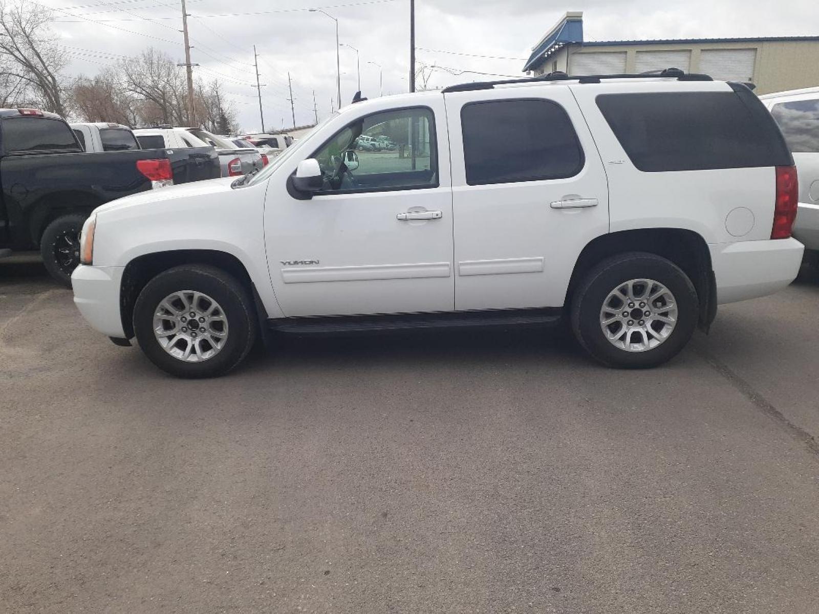 2011 GMC Yukon SLT1 4WD (1GKS2CE00BR) with an 5.3L V8 OHV 16V FFV engine, 4-Speed Automatic transmission, located at 2015 Cambell Street, Rapid City, SD, 57701, (605) 342-8326, 44.066433, -103.191772 - CARFAX AVAILABLE - Photo #0