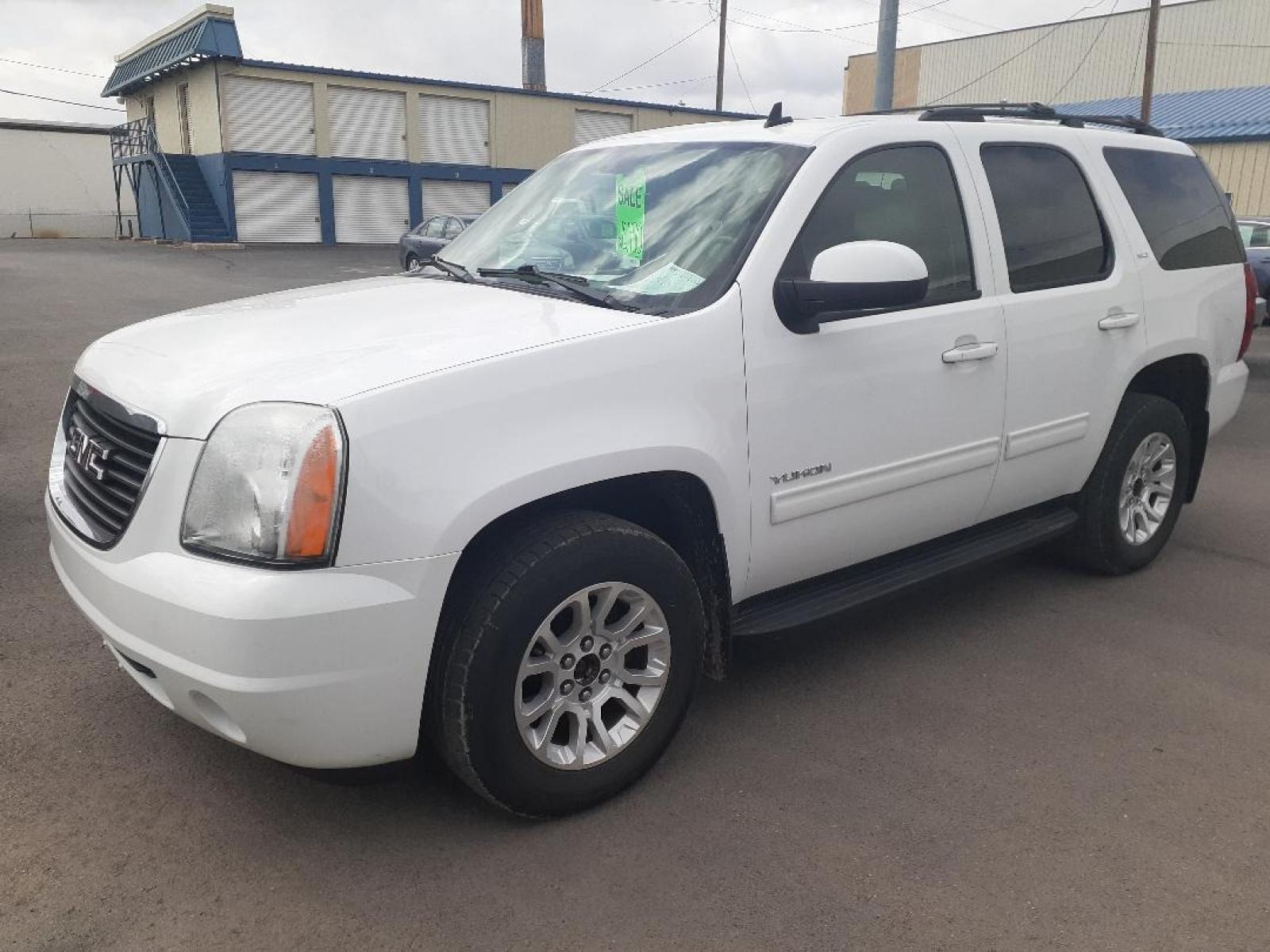 2011 GMC Yukon SLT1 4WD (1GKS2CE00BR) with an 5.3L V8 OHV 16V FFV engine, 4-Speed Automatic transmission, located at 2015 Cambell Street, Rapid City, SD, 57701, (605) 342-8326, 44.066433, -103.191772 - CARFAX AVAILABLE - Photo #2
