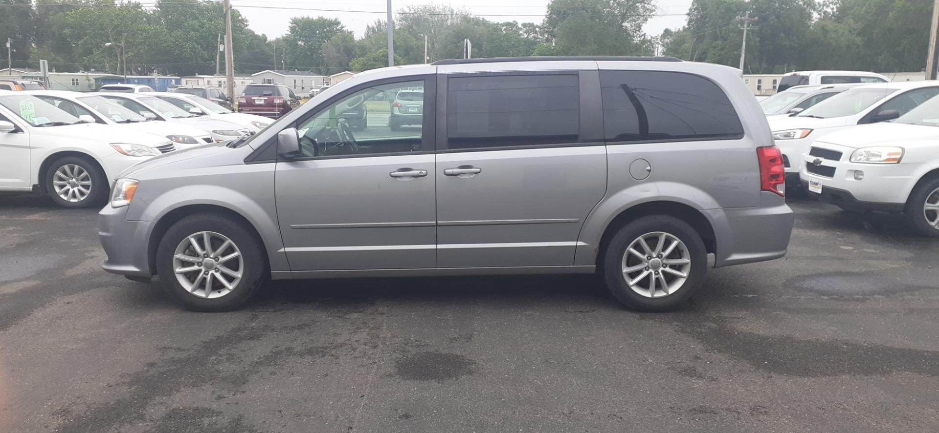 2015 Dodge Grand Caravan SXT (2C4RDGCG3FR) with an 3.6L V6 DOHC 24V engine, 6-Speed Automatic transmission, located at 2015 Cambell Street, Rapid City, SD, 57701, (605) 342-8326, 44.066433, -103.191772 - CARFAX AVAILABLE - Photo#0