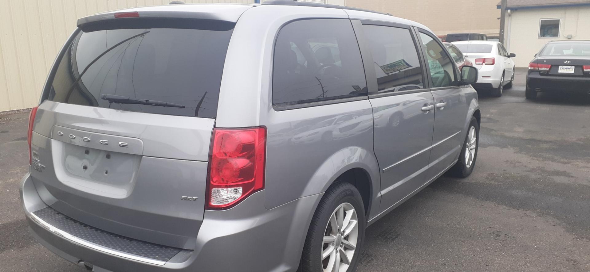 2015 Dodge Grand Caravan SXT (2C4RDGCG3FR) with an 3.6L V6 DOHC 24V engine, 6-Speed Automatic transmission, located at 2015 Cambell Street, Rapid City, SD, 57701, (605) 342-8326, 44.066433, -103.191772 - CARFAX AVAILABLE - Photo#3