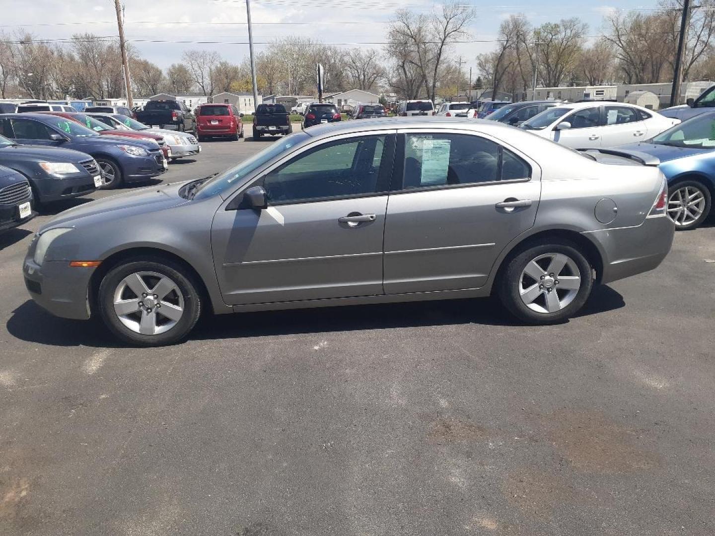 2008 Ford Fusion SE (3FAHP07Z68R) with an 2.3L L4 DOHC 16V engine, located at 2015 Cambell Street, Rapid City, SD, 57701, (605) 342-8326, 44.066433, -103.191772 - CARFAX AVAILABLE - Photo#0