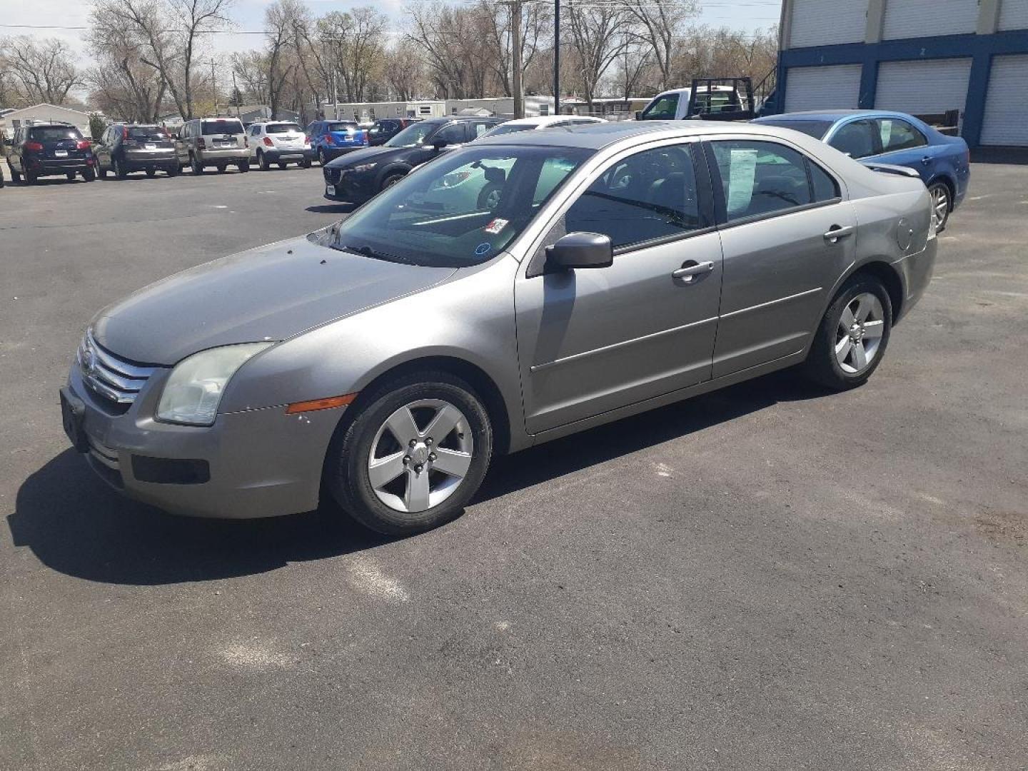 2008 Ford Fusion SE (3FAHP07Z68R) with an 2.3L L4 DOHC 16V engine, located at 2015 Cambell Street, Rapid City, SD, 57701, (605) 342-8326, 44.066433, -103.191772 - CARFAX AVAILABLE - Photo#1