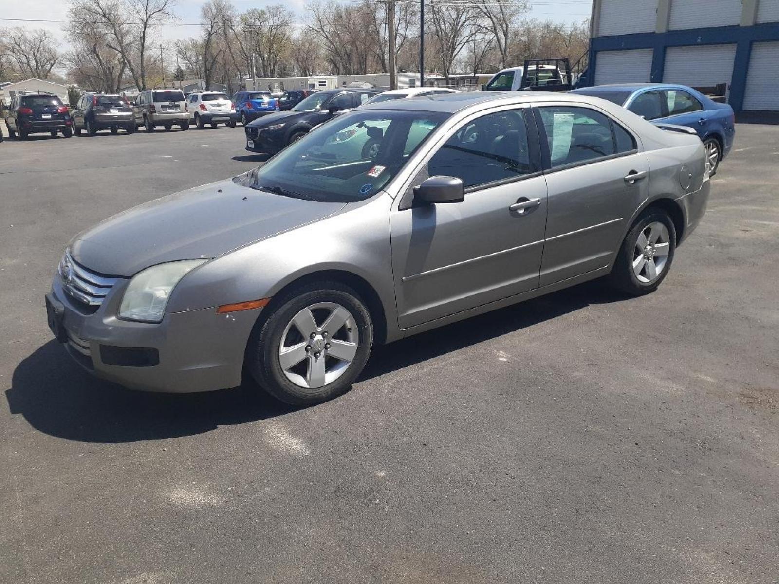 2008 Ford Fusion SE (3FAHP07Z68R) with an 2.3L L4 DOHC 16V engine, located at 2015 Cambell Street, Rapid City, SD, 57701, (605) 342-8326, 44.066433, -103.191772 - Photo #1