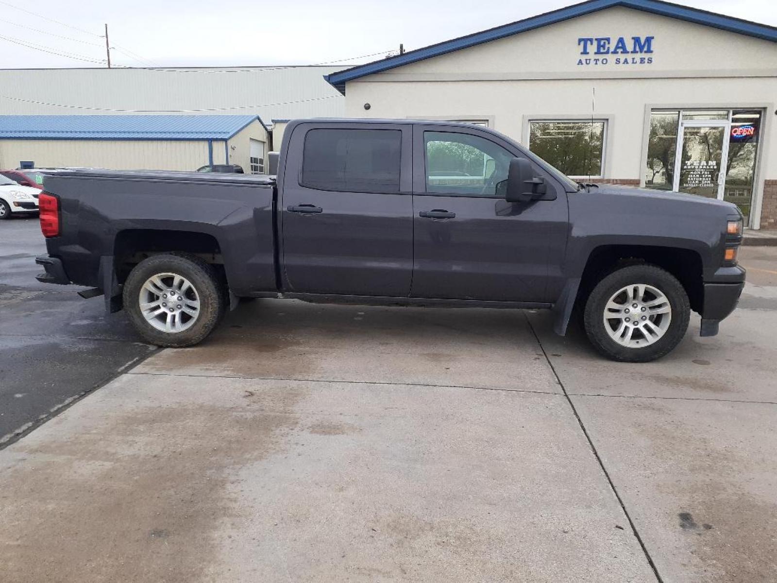 2014 Chevrolet Silverado 1500 1LT Crew Cab 4WD (3GCUKRECXEG) with an 5.3L V8 OHV 16V engine, 6-Speed Automatic transmission, located at 2015 Cambell Street, Rapid City, SD, 57701, (605) 342-8326, 44.066433, -103.191772 - CARFAX AVAILABLE - Photo #4