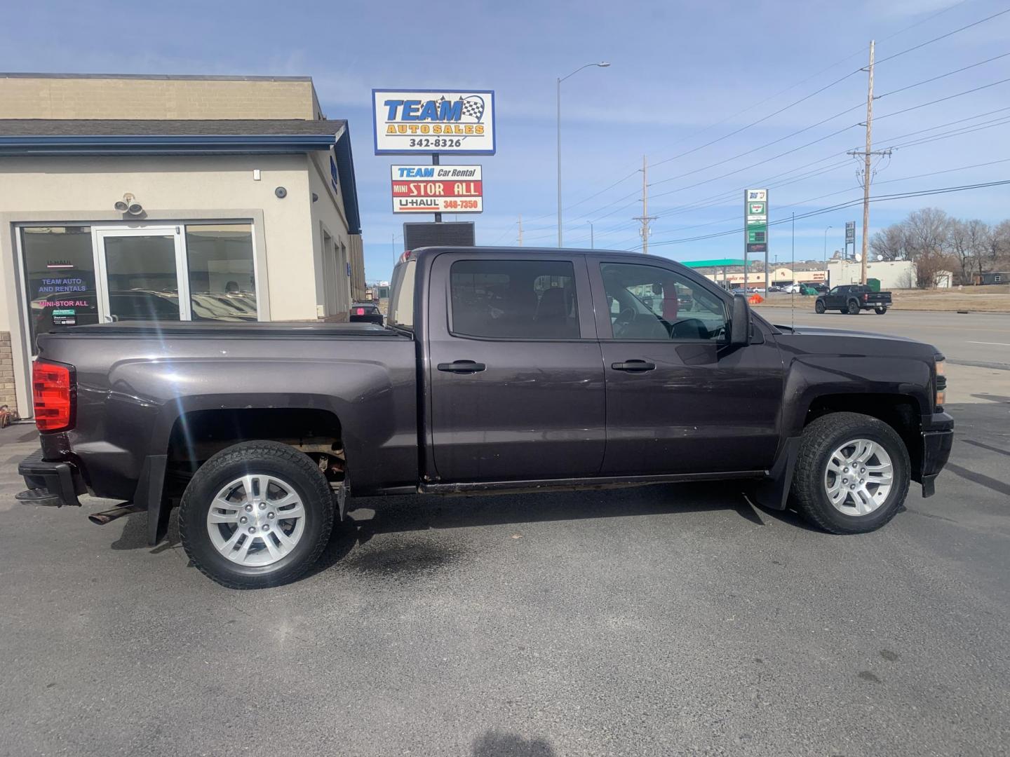 2014 Chevrolet Silverado 1500 1LT Crew Cab 4WD (3GCUKRECXEG) with an 5.3L V8 OHV 16V engine, 6-Speed Automatic transmission, located at 2015 Cambell Street, Rapid City, SD, 57701, (605) 342-8326, 44.066433, -103.191772 - Photo#0