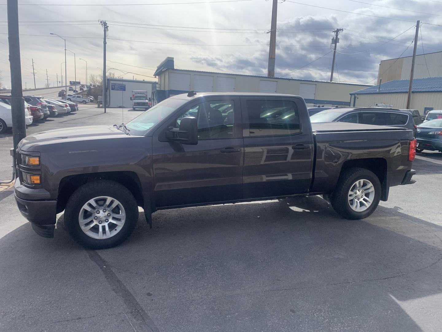 2014 Chevrolet Silverado 1500 1LT Crew Cab 4WD (3GCUKRECXEG) with an 5.3L V8 OHV 16V engine, 6-Speed Automatic transmission, located at 2015 Cambell Street, Rapid City, SD, 57701, (605) 342-8326, 44.066433, -103.191772 - Photo#2