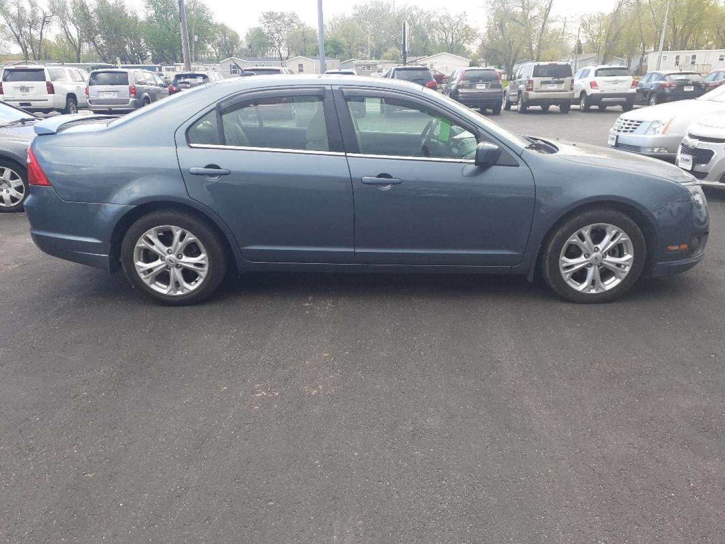 2012 Ford Fusion SE (3FAHP0HA1CR) with an 2.5L L4 DOHC 16V engine, located at 2015 Cambell Street, Rapid City, SD, 57701, (605) 342-8326, 44.066433, -103.191772 - CARFAX AVAILABLE - Photo#4